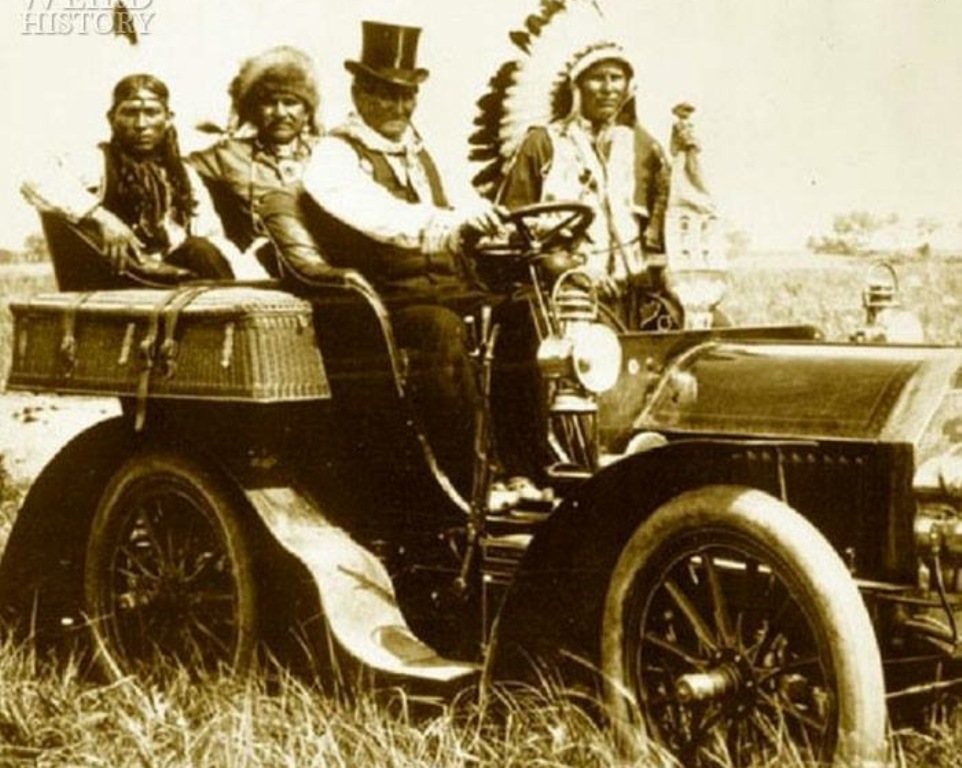 Geronimo (in tophat) and members of the Ponca tribe pose in a