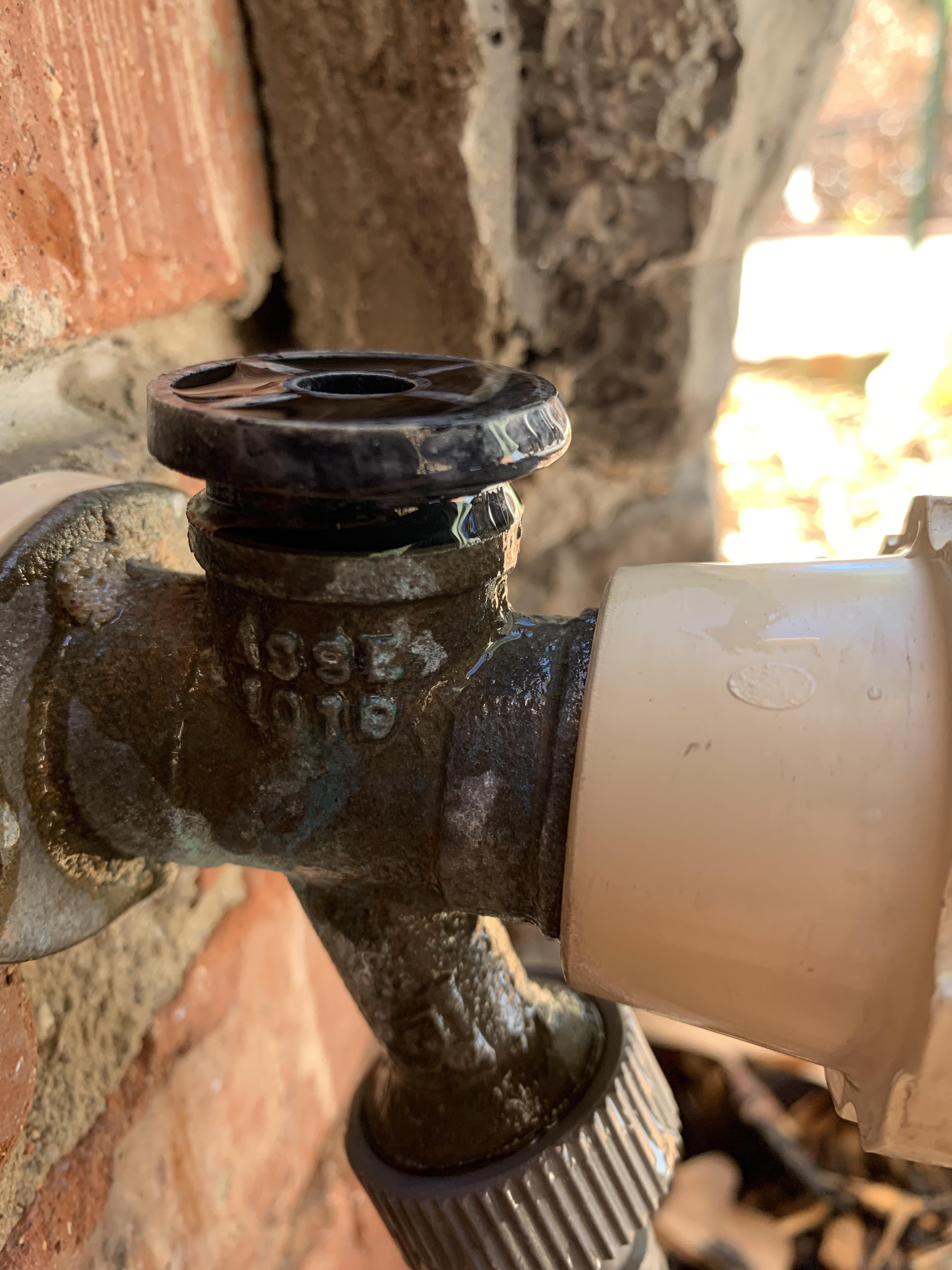 Does anyone recognize this outdoor hose faucet? Can’t find model to