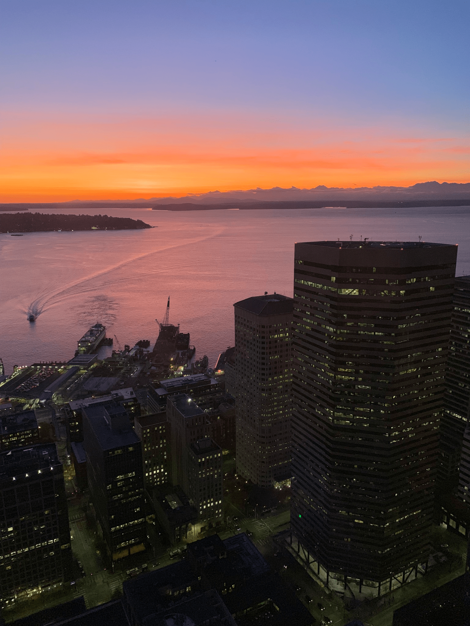 Dipping into Dusk in Seattle, overlooking the Puget Sound r/pics