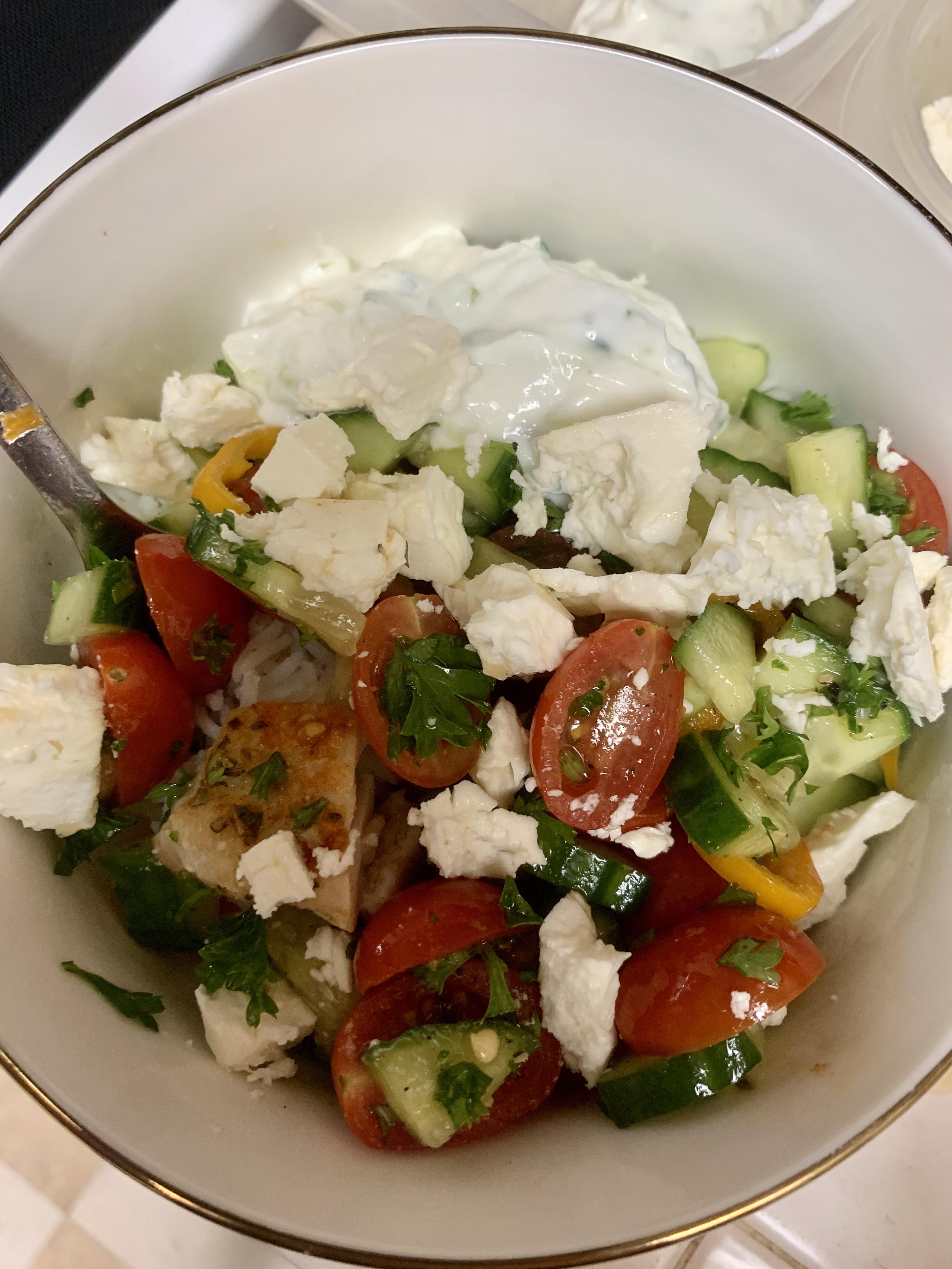 Greek salad bowls for the week! Each bowl has 1/2 c rice, 1 skinless