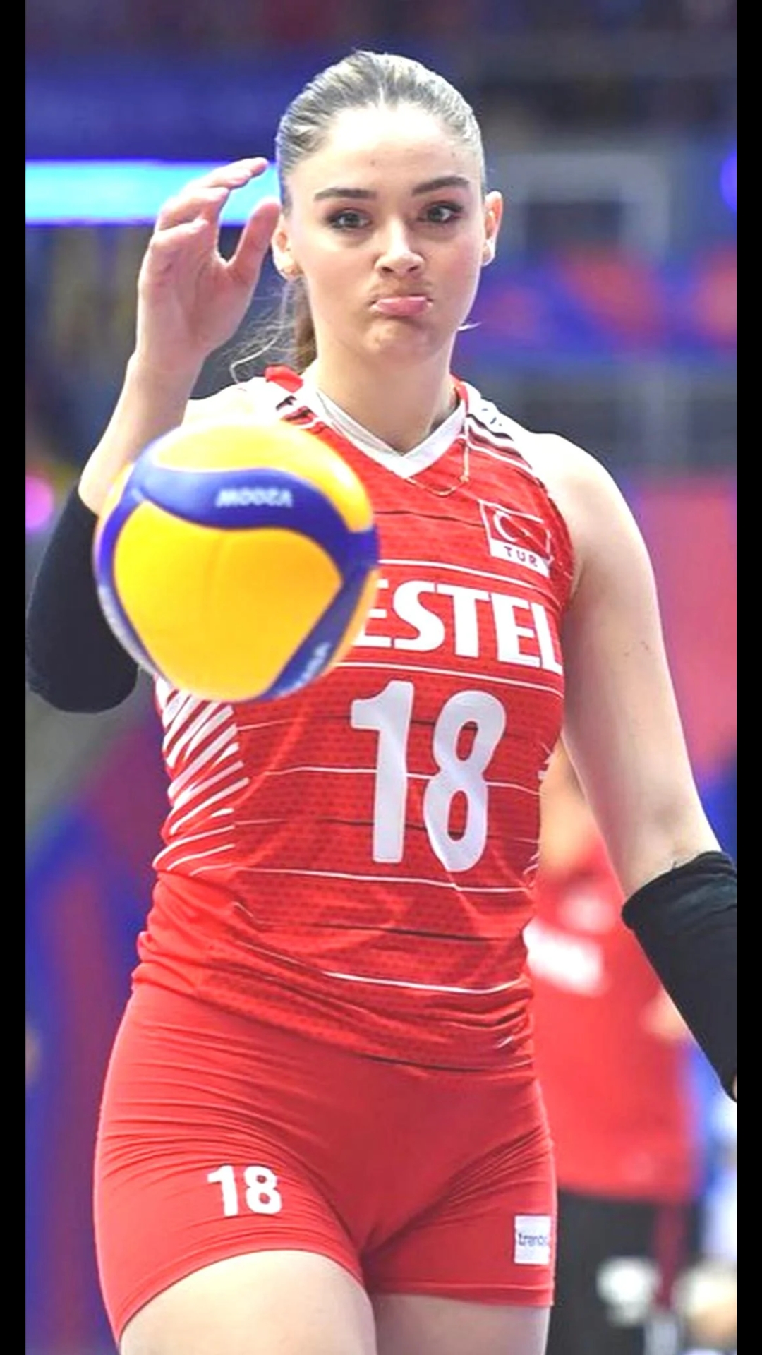 Zehra Güneş : TurkishCeleb