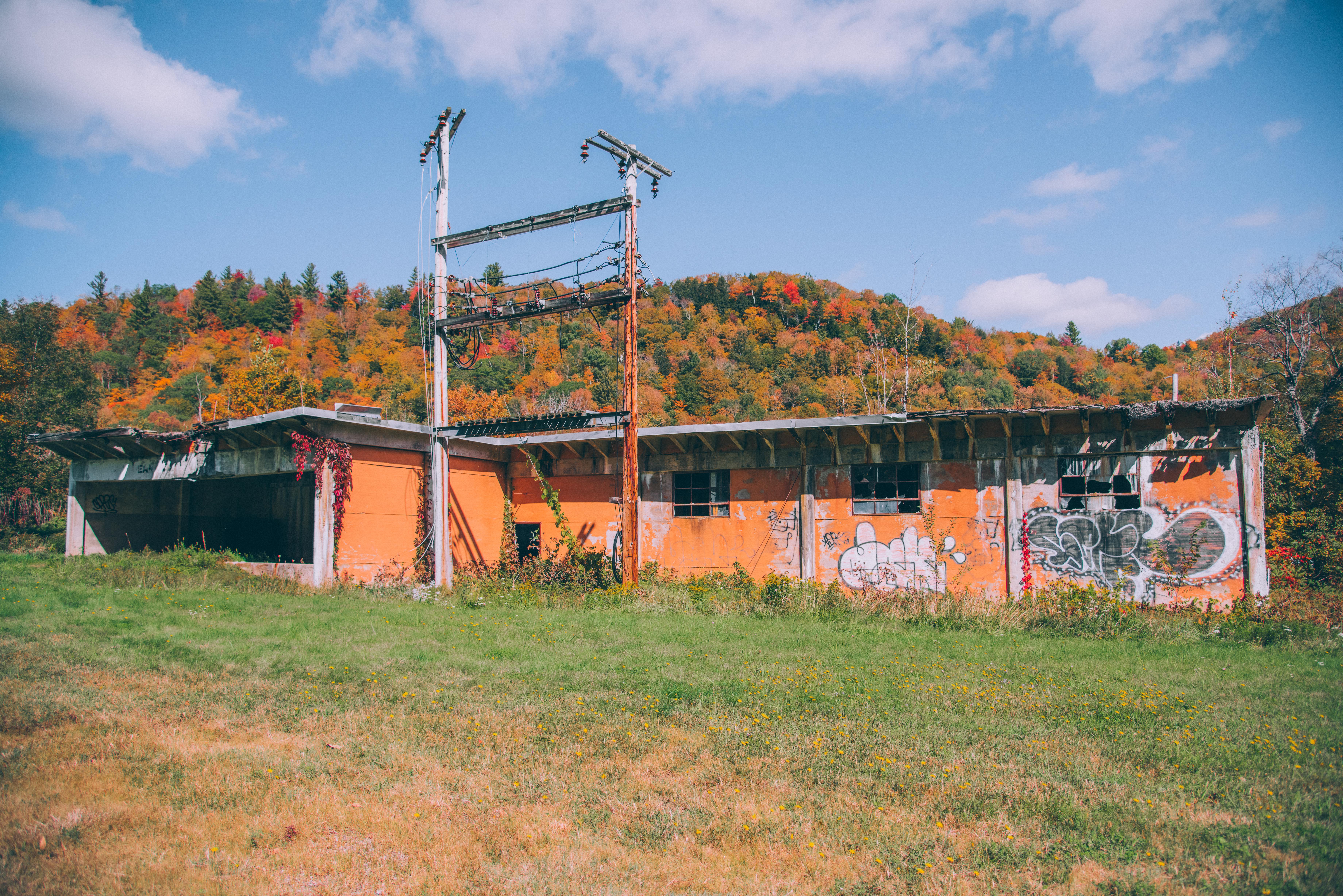 Abandoned roadside building in Vermont [OC] r/AbandonedPorn