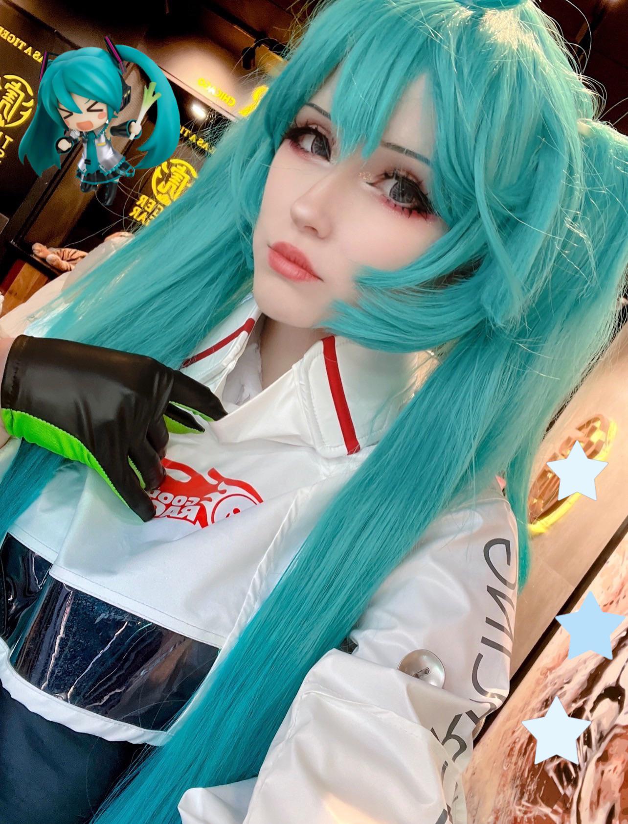 My Racing Miku cosplay