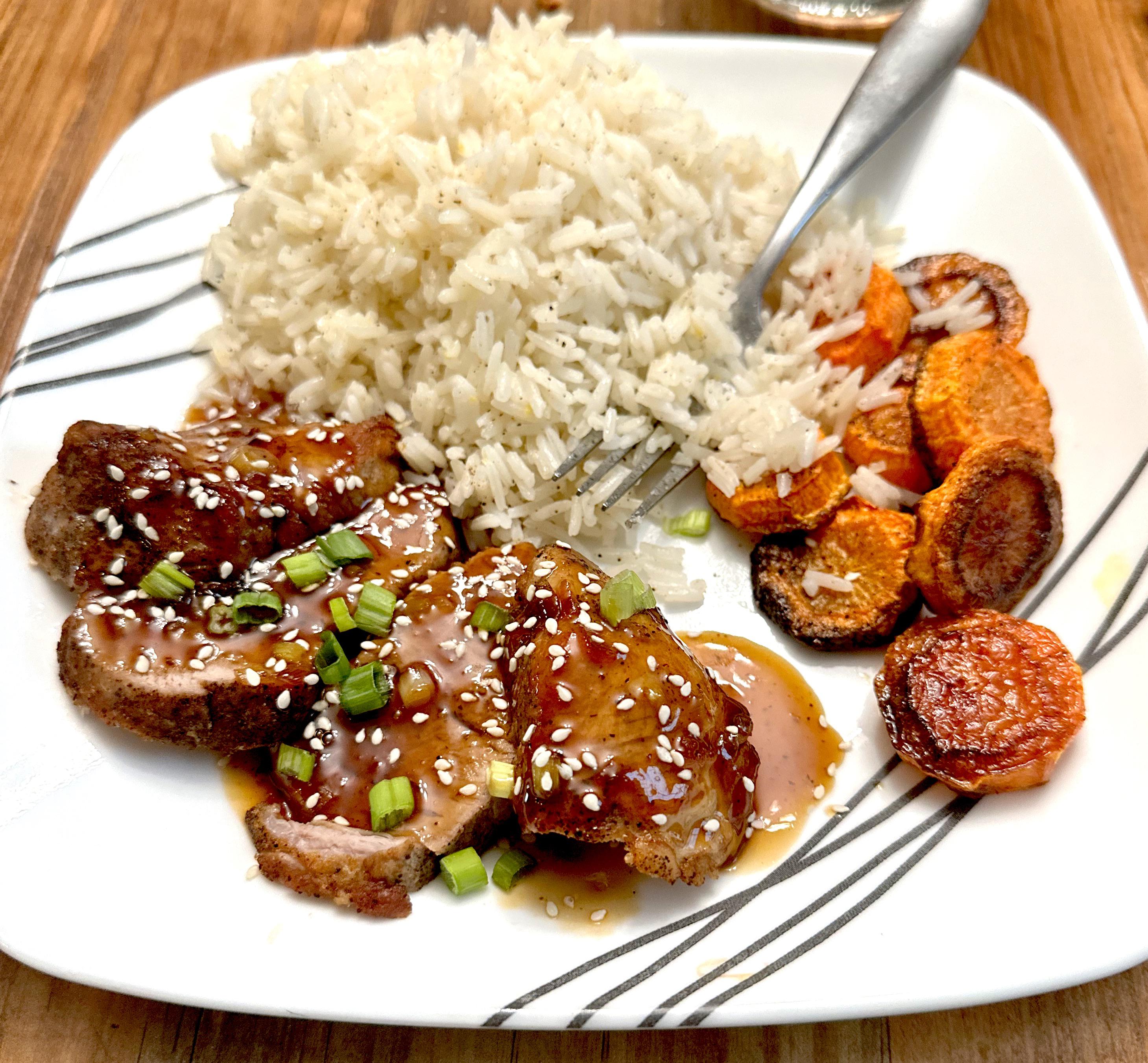 [homemade]Bulgogi Pork Tenderloin, Jasmine Rice and Roasted Carrots r