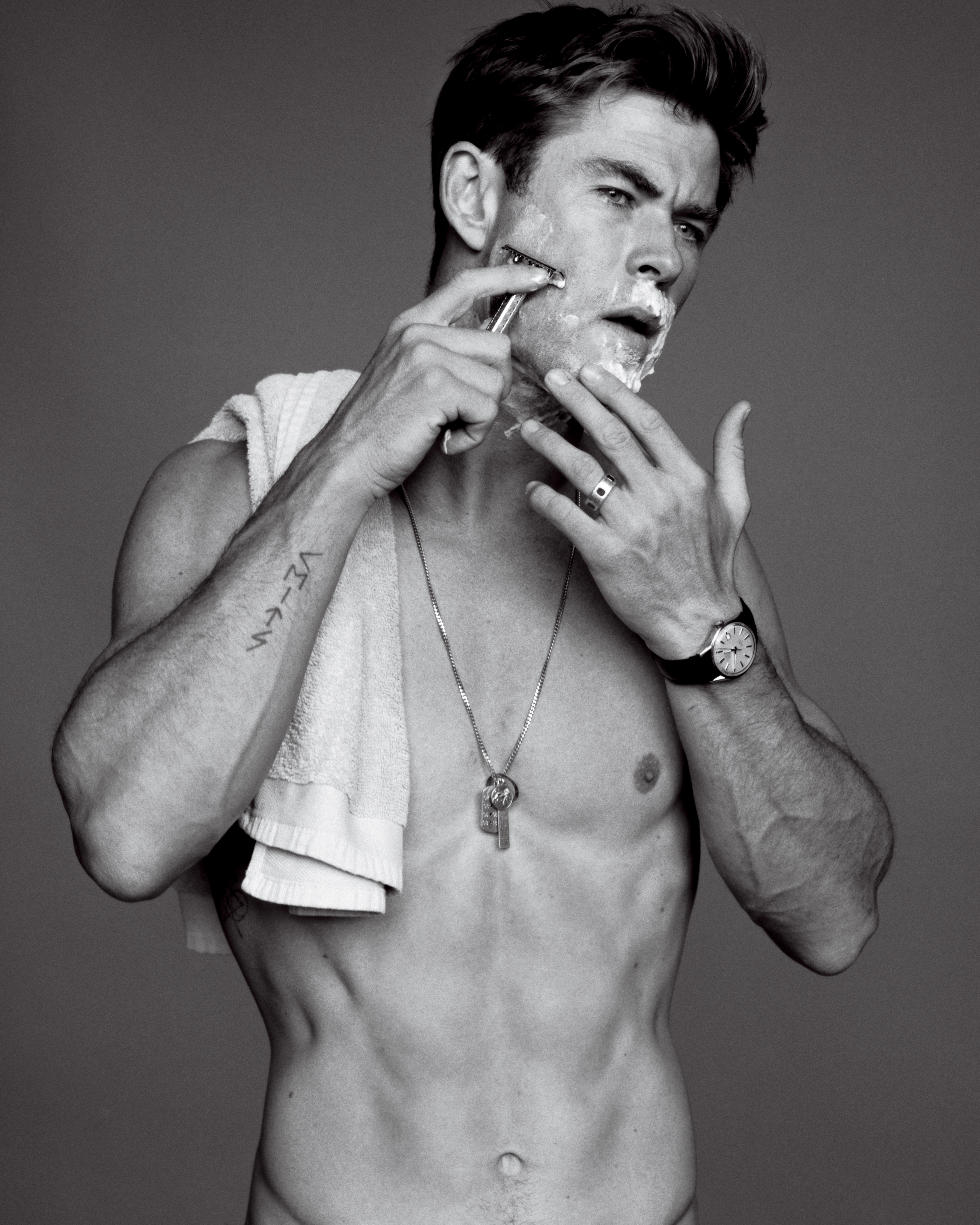 Chris Hemsworth uses a safety razor for GQ r/LadyBoners