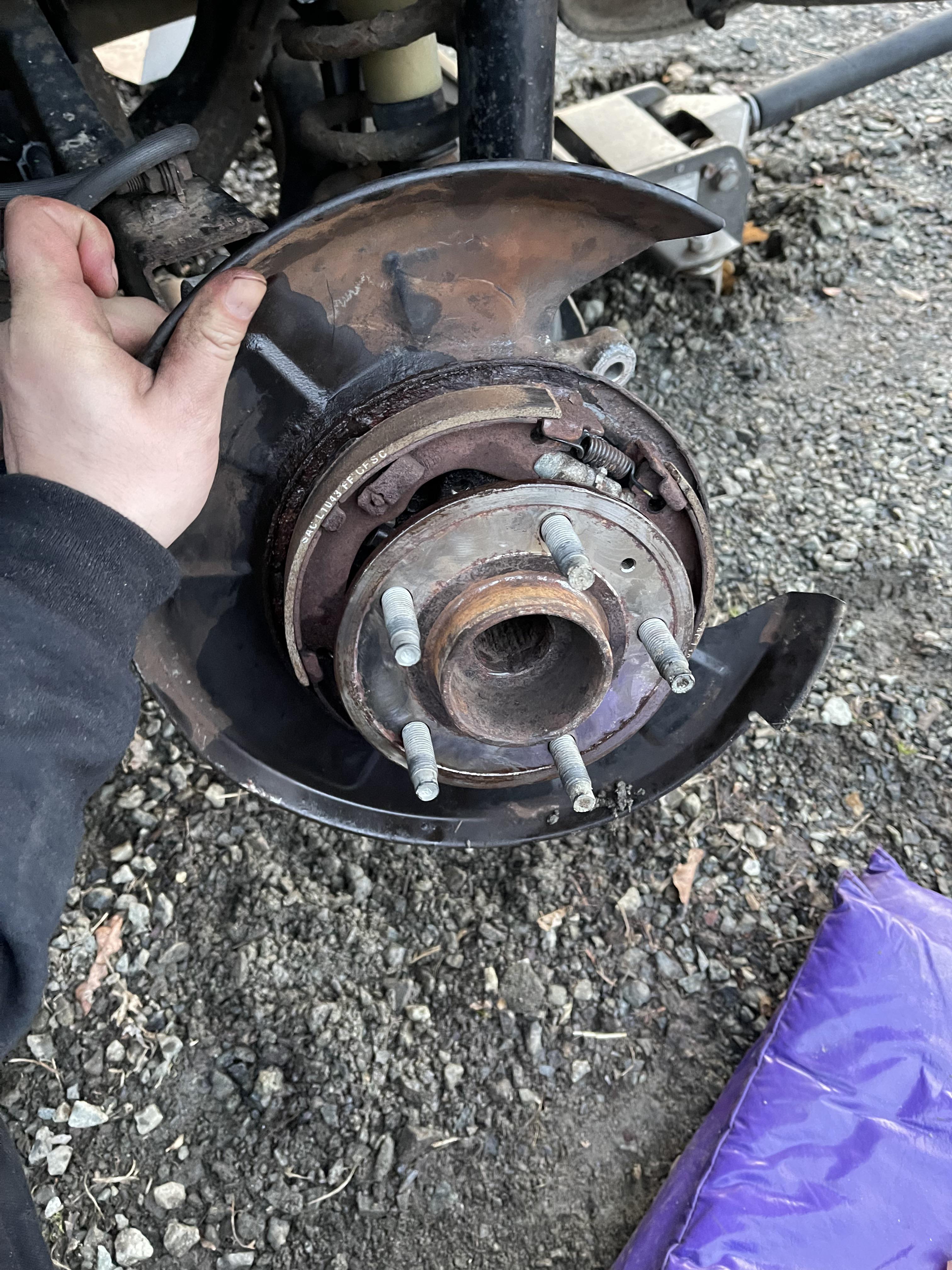 08 Chevy Equinox LS 3.4L v6 rear hub assembly. Does this all come as