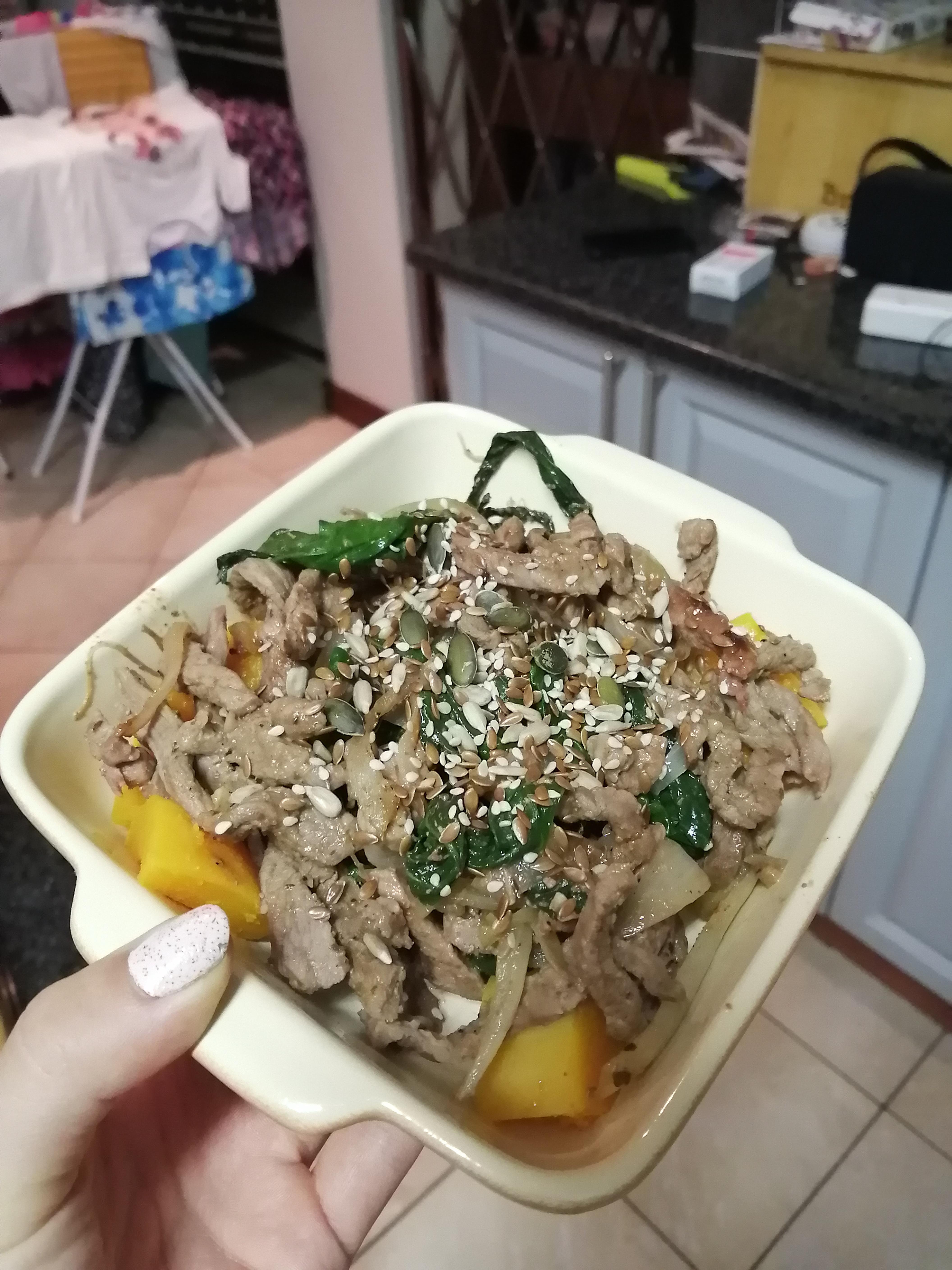 Steamed pumkin, grilled beef strips and spinach topped with mixed seeds