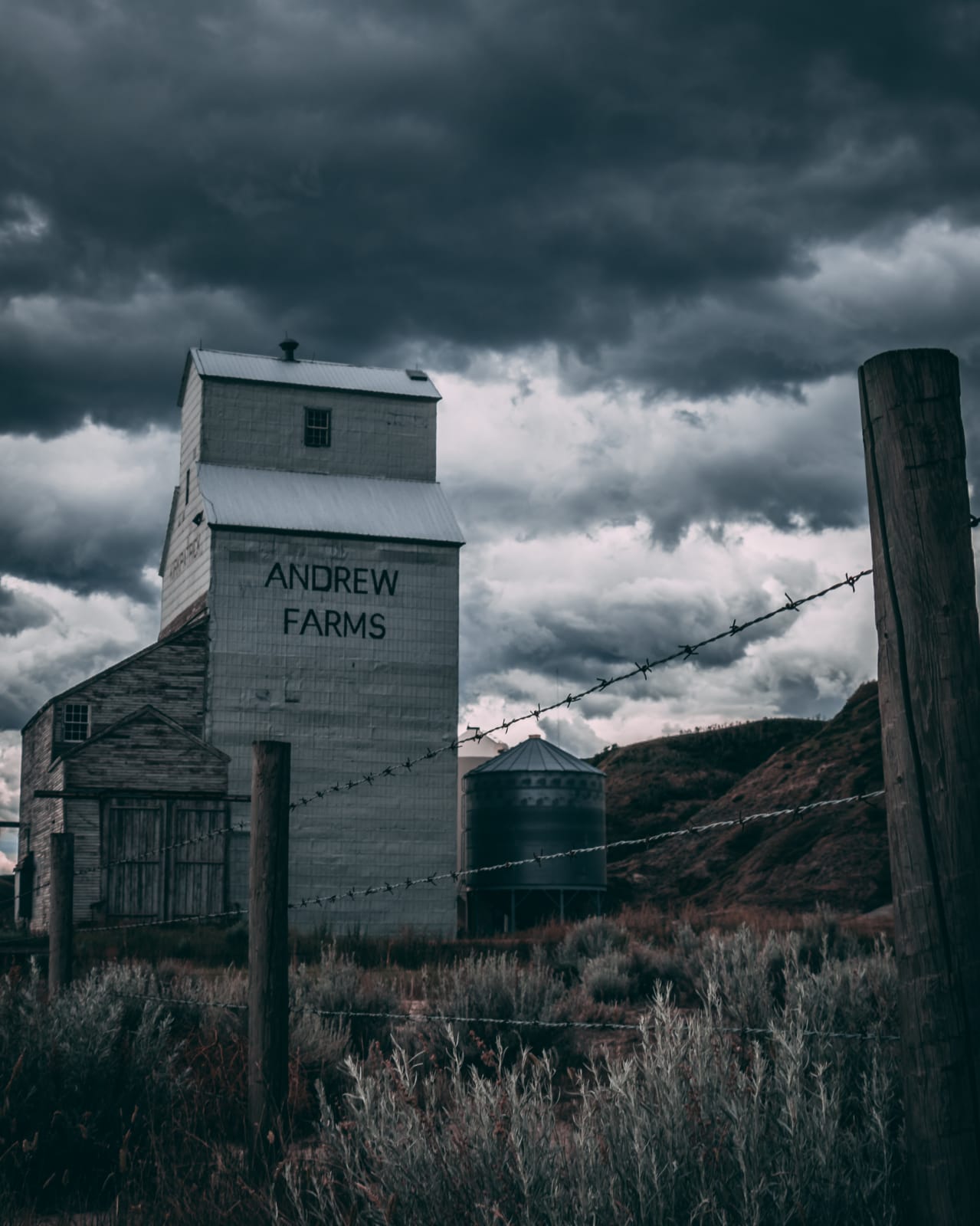 Andrew Farms in Drumheller, Alberta r/MostBeautiful