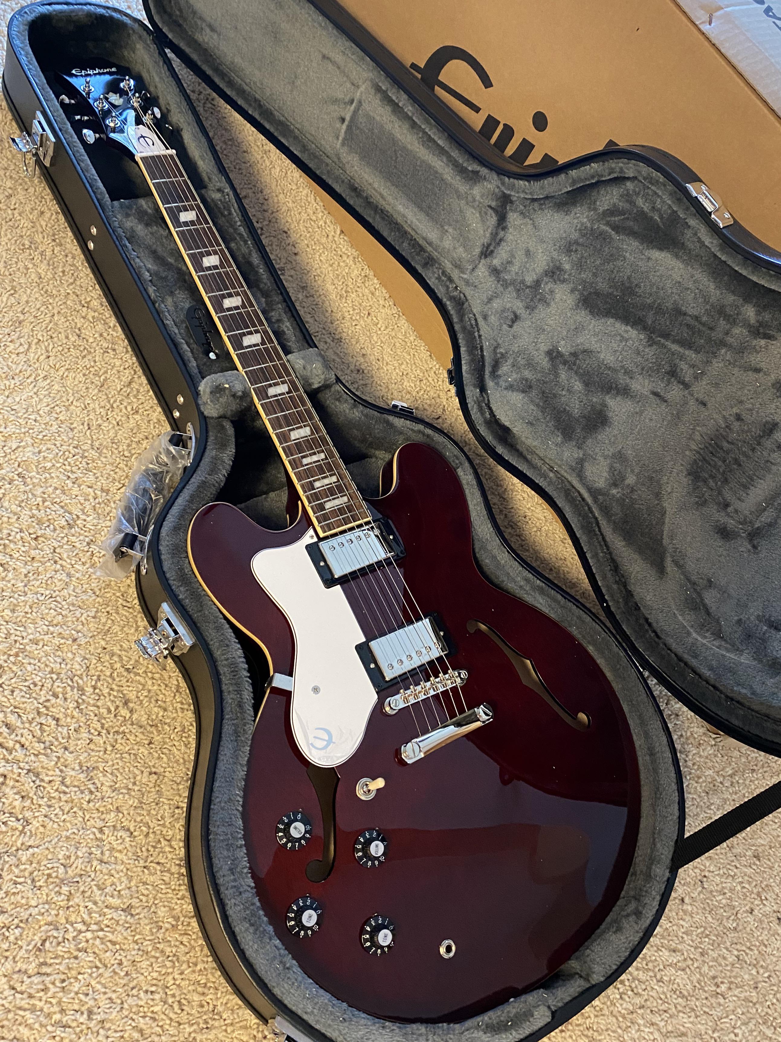 Just arrived! Brand new Noel Gallagher Riviera r/Leftyguitarists