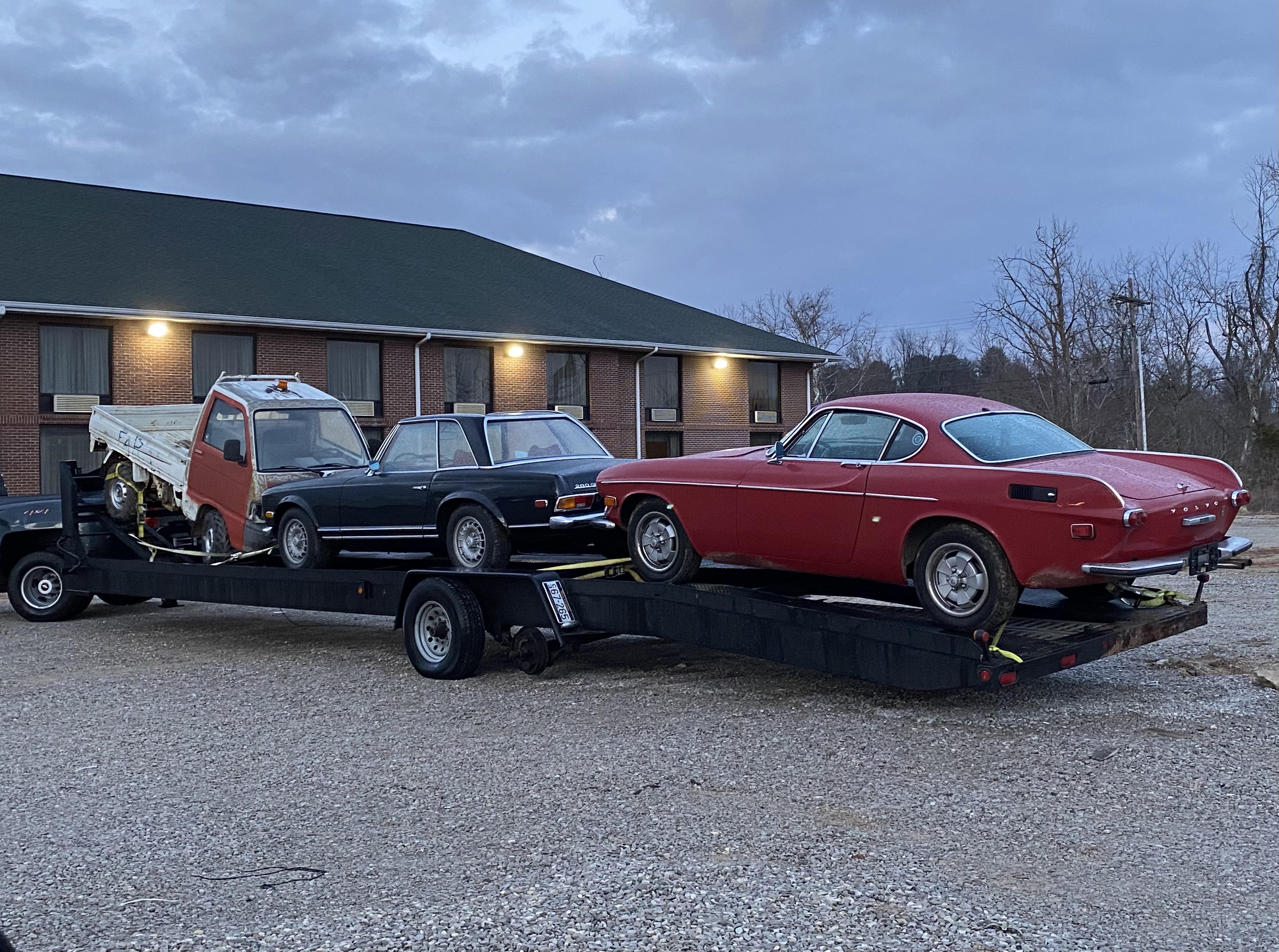 A triple! [Volvo P1800],[MercedesBenz 280SL,and an [unknown kei truck