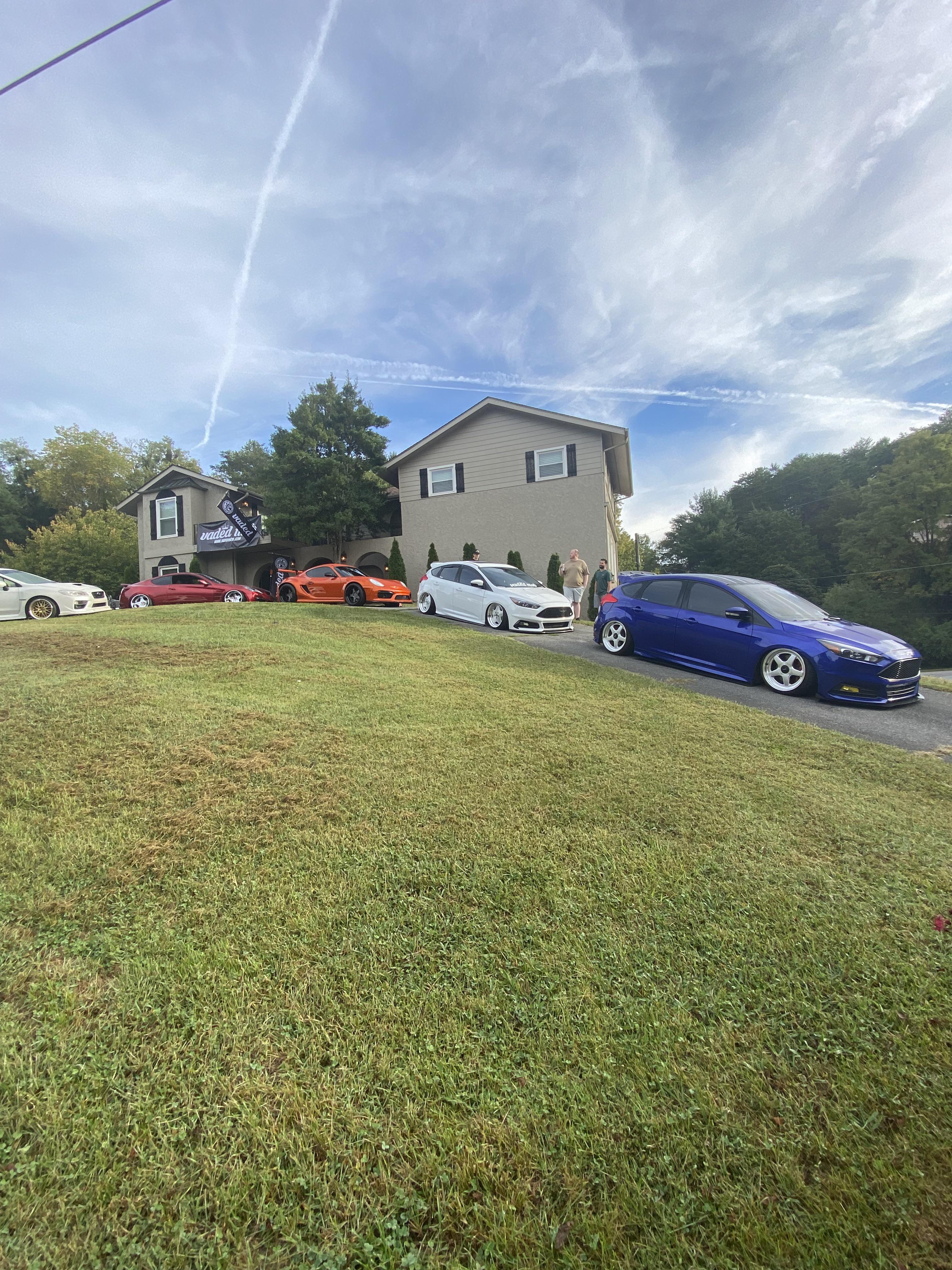 All kinds of nice cars rolling around pigeon this weekend r/FocusST