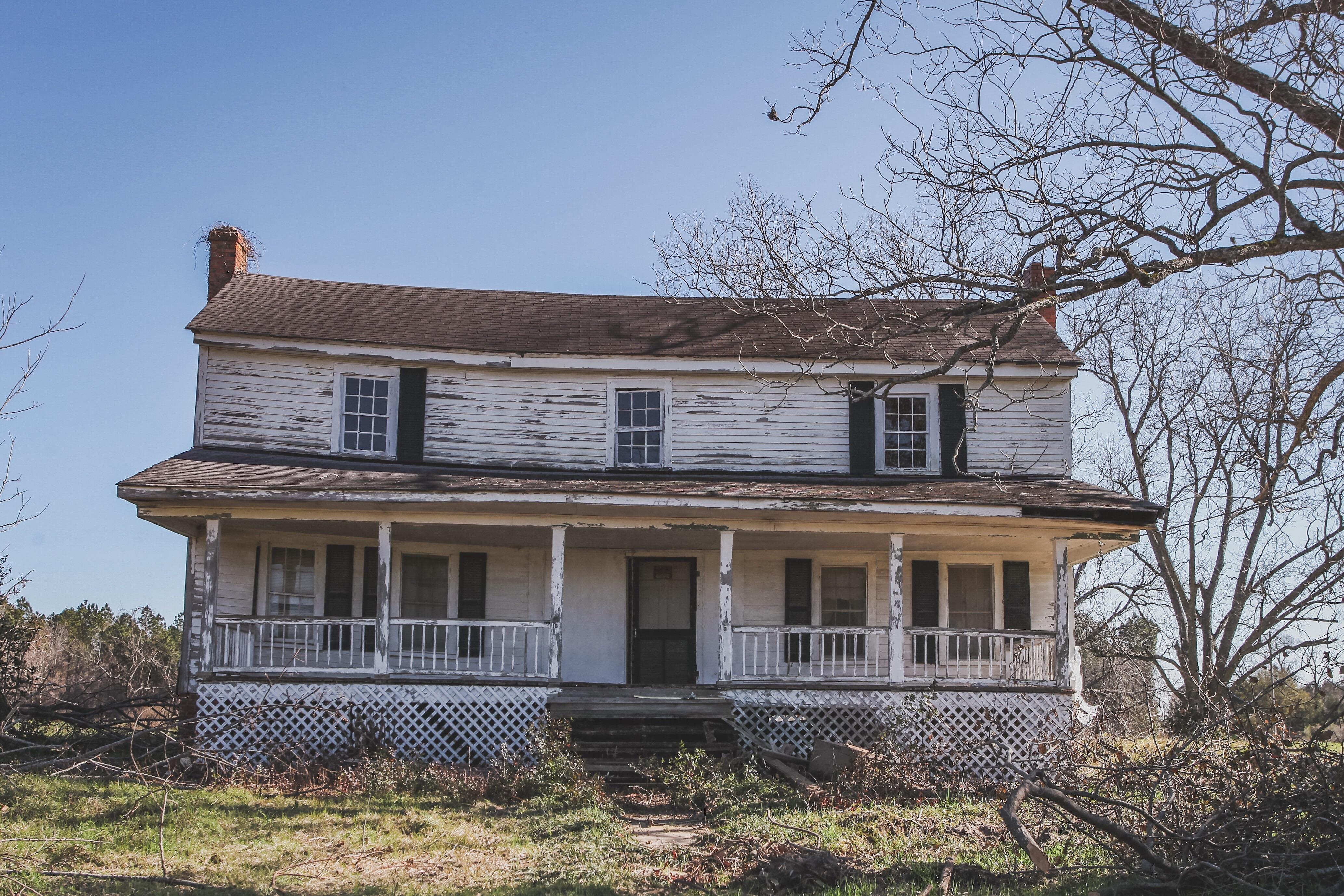 An old homestead in (oc)(2500x1500) r/AbandonedPorn