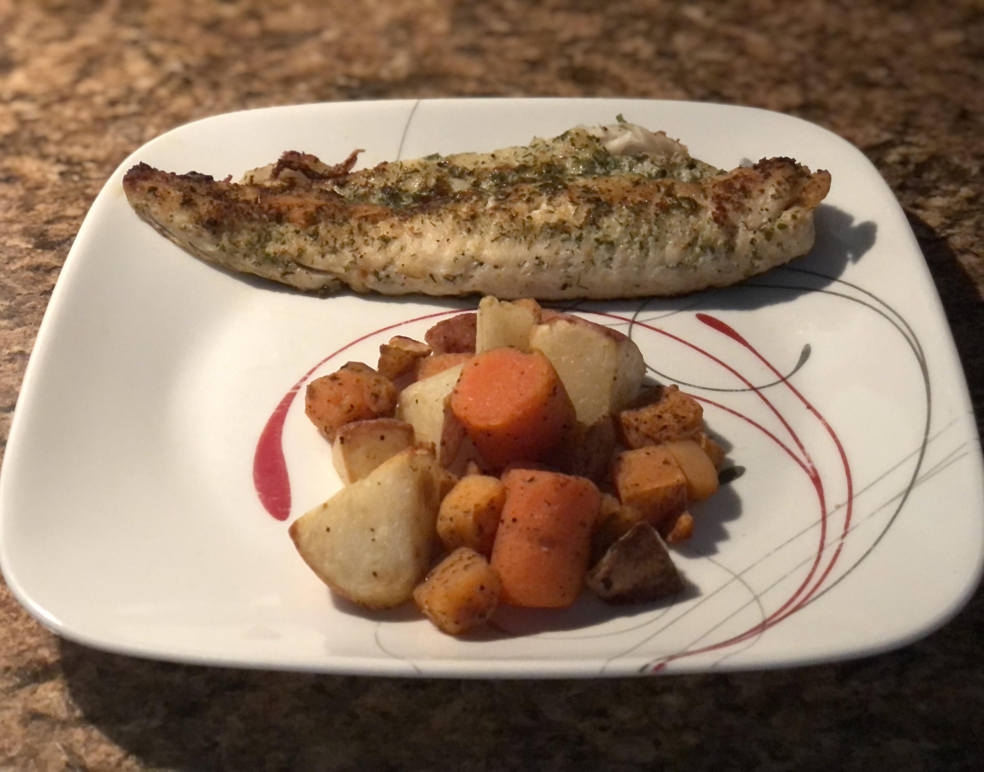 [Homemade] Panseared Coastal seasoned Whiting with ovenbaked Potatoes