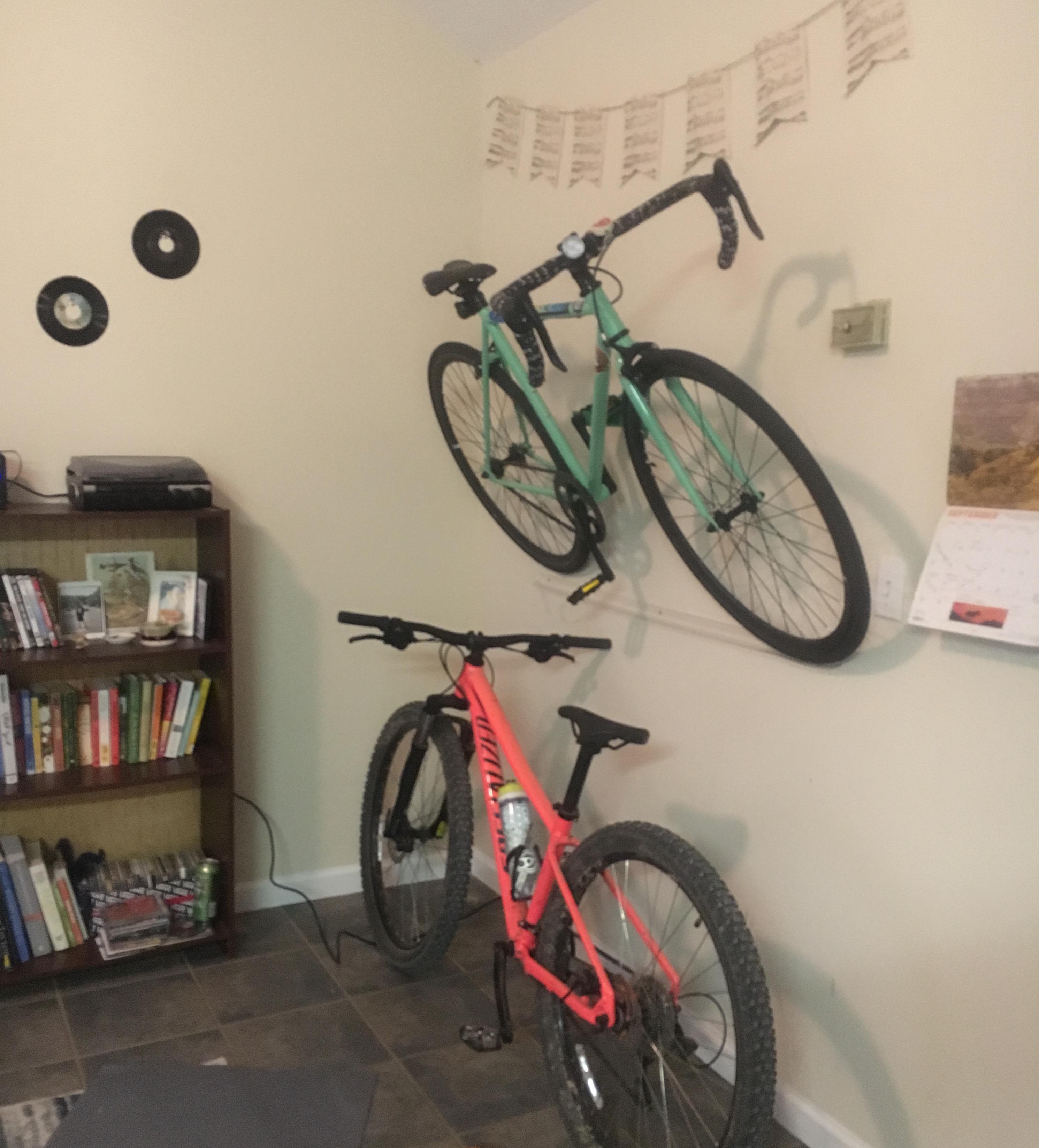 I 3D printed a wall hook for my commuter bike (link in comments) r