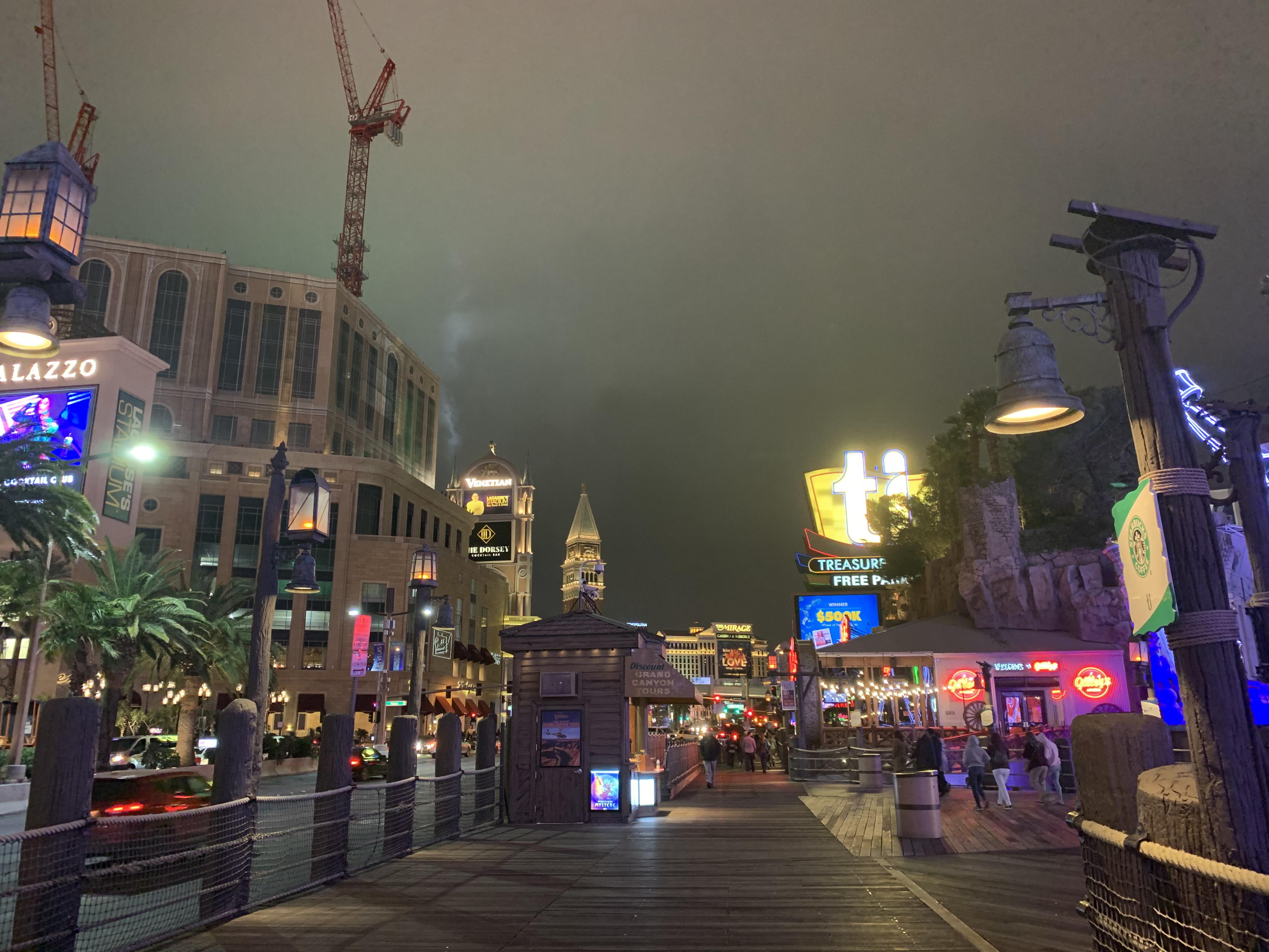 Gotham City or Las Vegas? r/pics