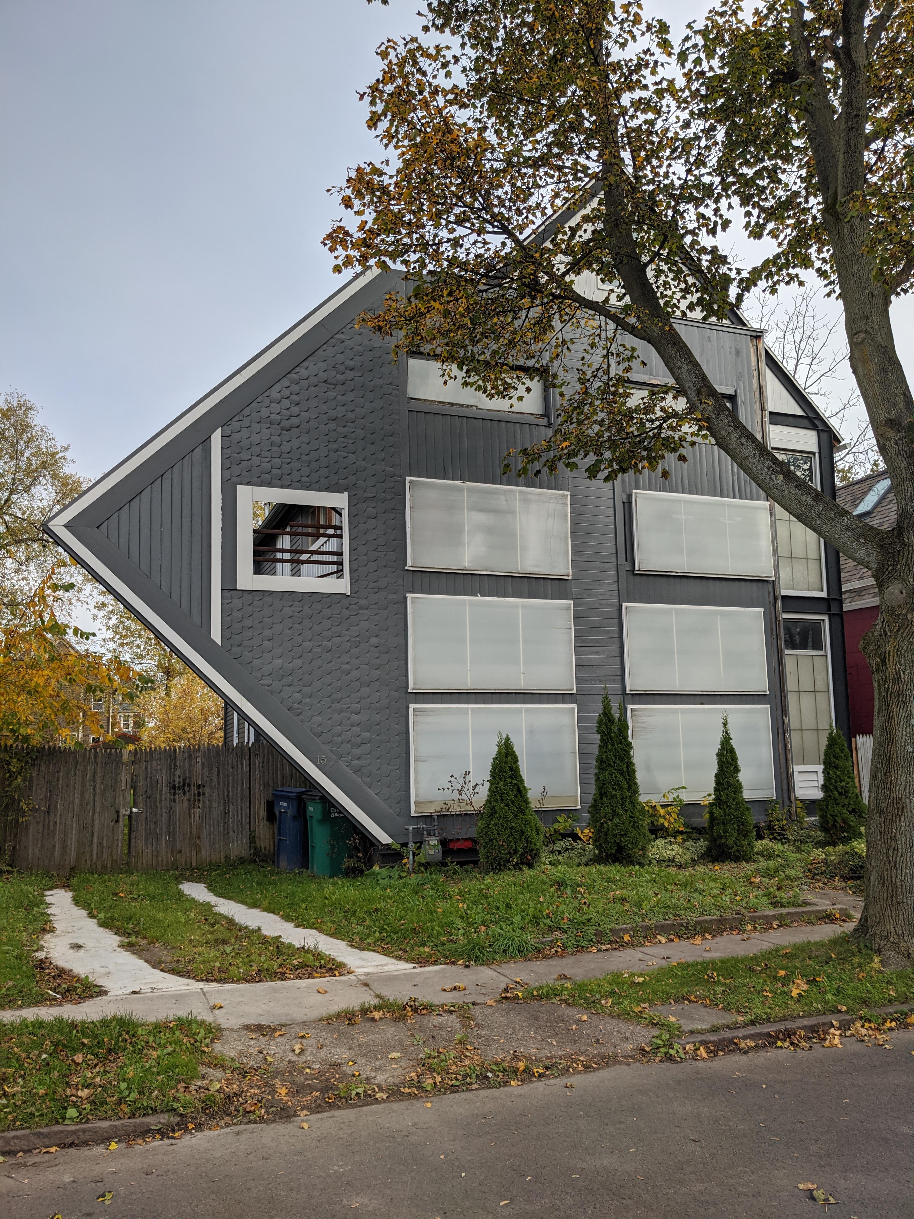 This house is sideways r/mildlyinteresting