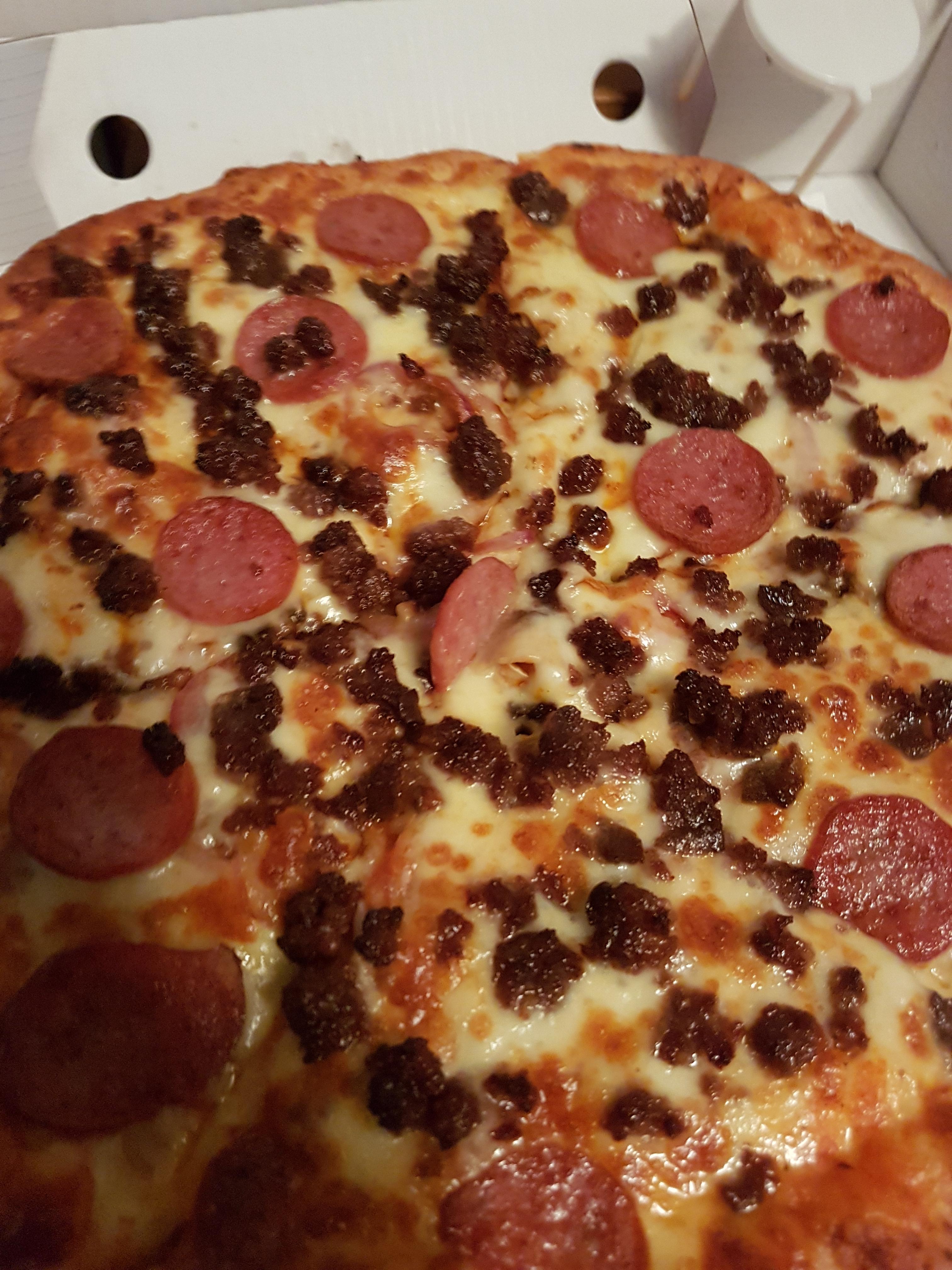 Pepperoni, beef, and stuffed crust. From my local r/Pizza