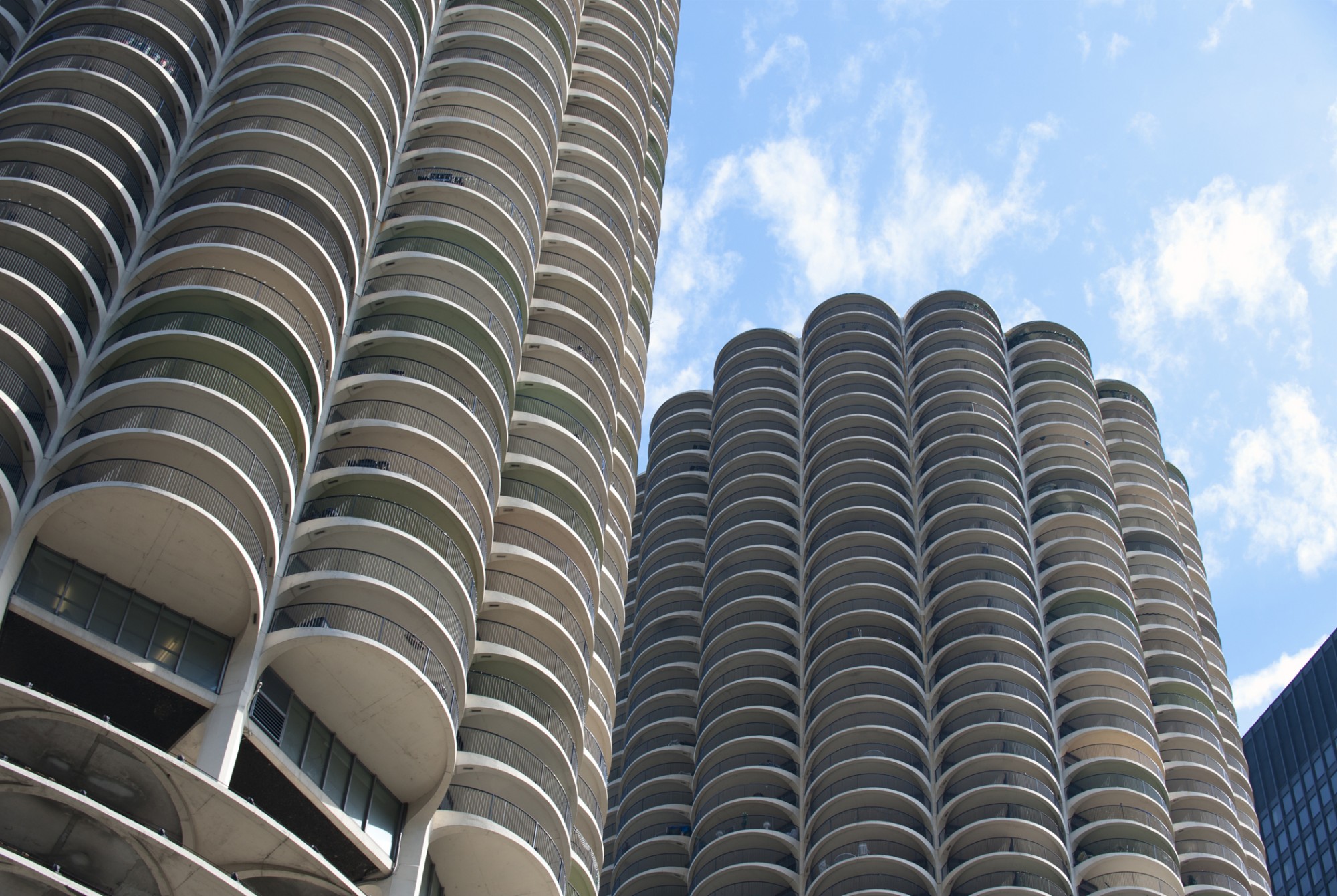 Marina City, Chicago, Designed by Bertrand Goldberg, 1964 [2000x1341
