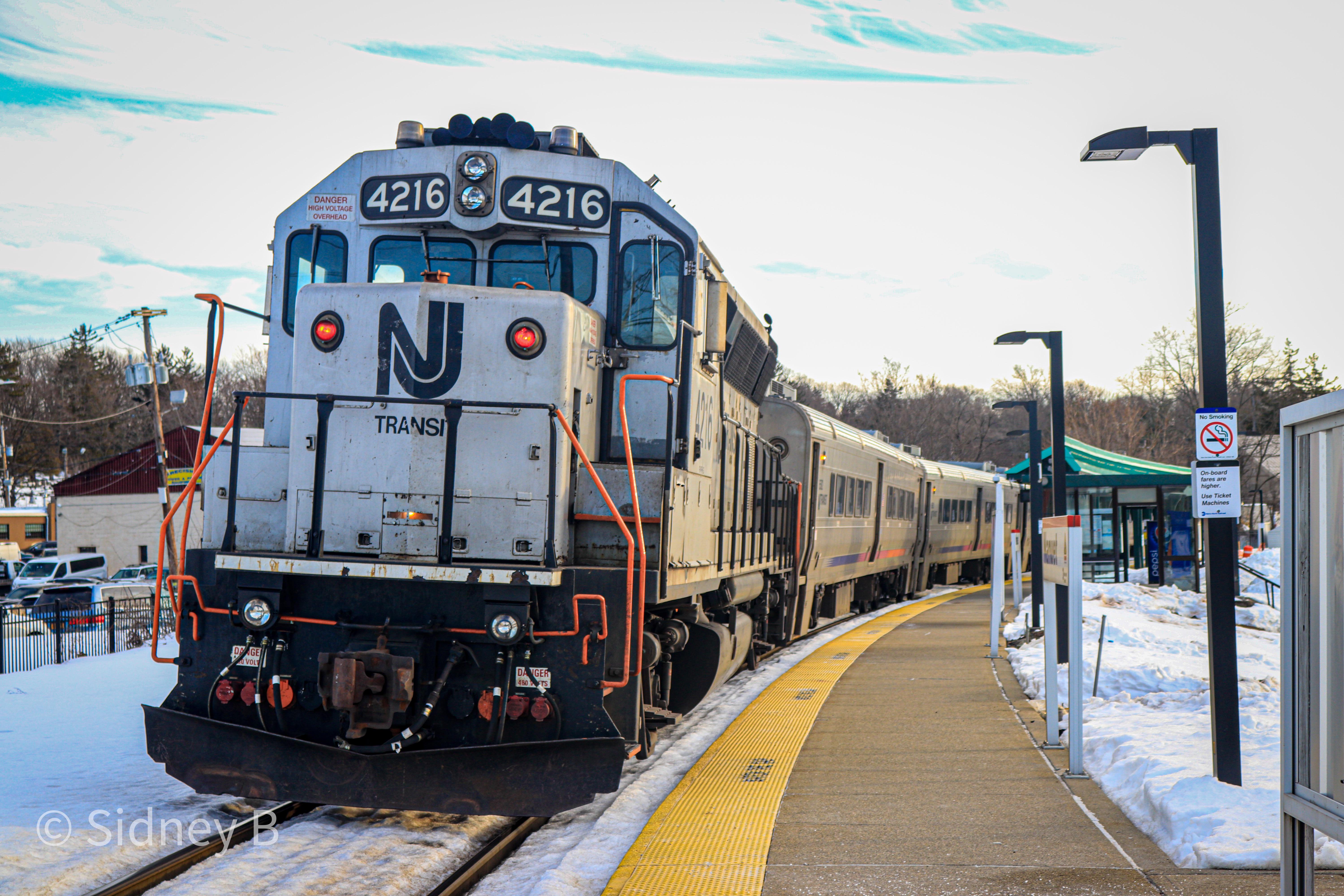 NJ Transit 2118 arrives Nanuet with Cab Car 6012 leading to Hoboken (2
