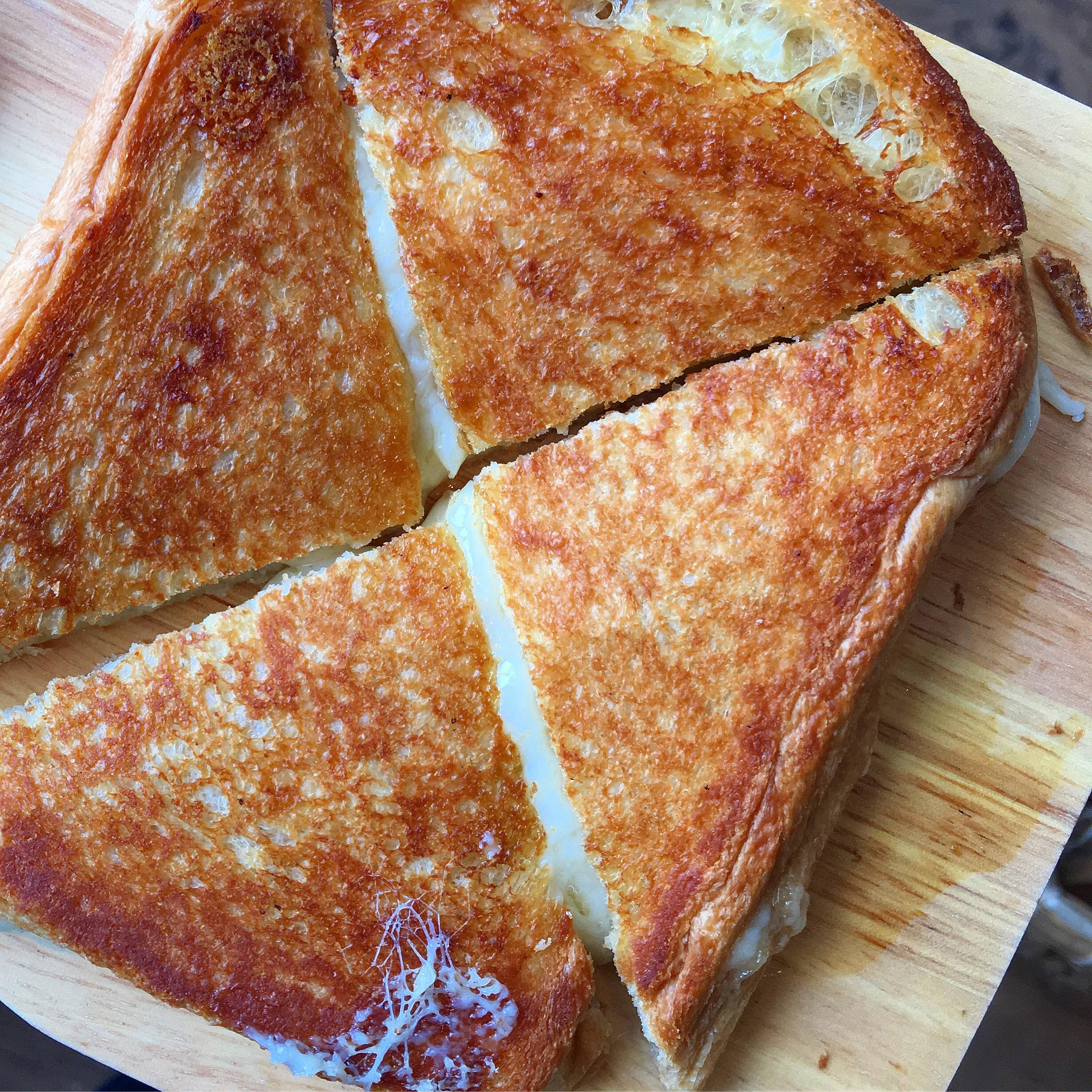a life changing grilled cheese with Vermont cheese and butter r/Cheese