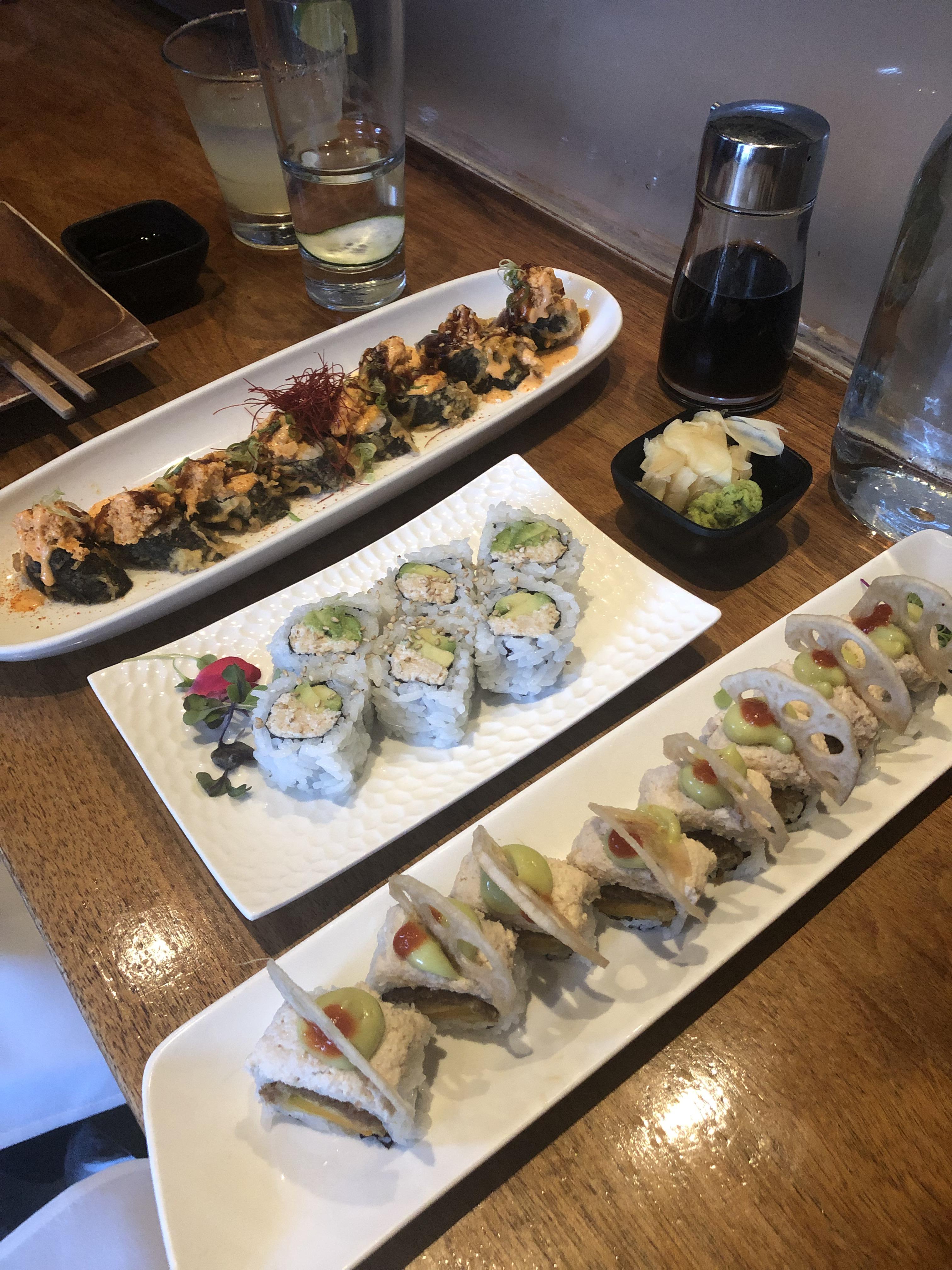 100 vegan sushi restaurant 😭🎉 10/10 r/vegan