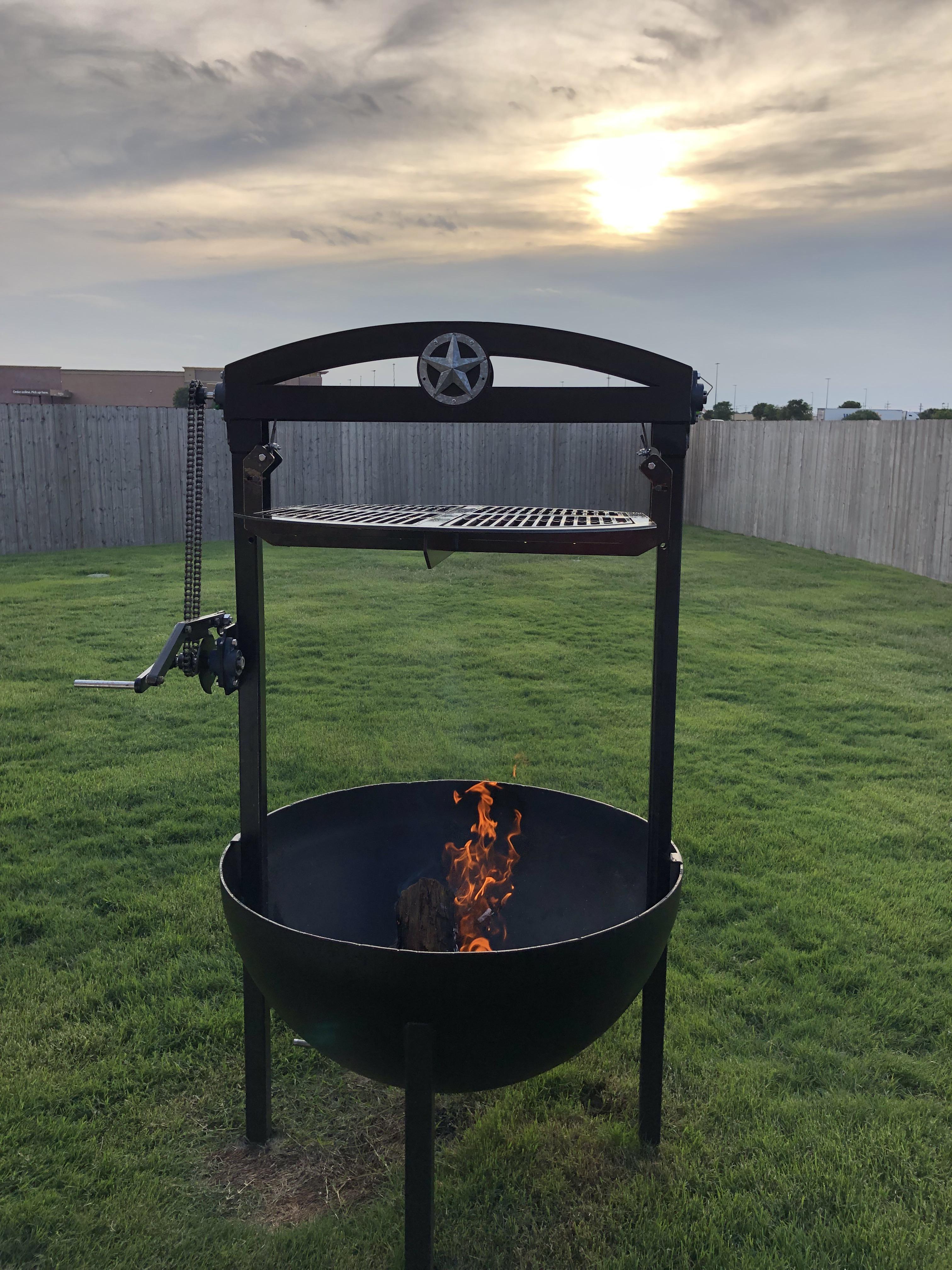 New grill/fire pit. Santa Rosa with auto lock hand crank. 🔥🔥🔥 r/grilling