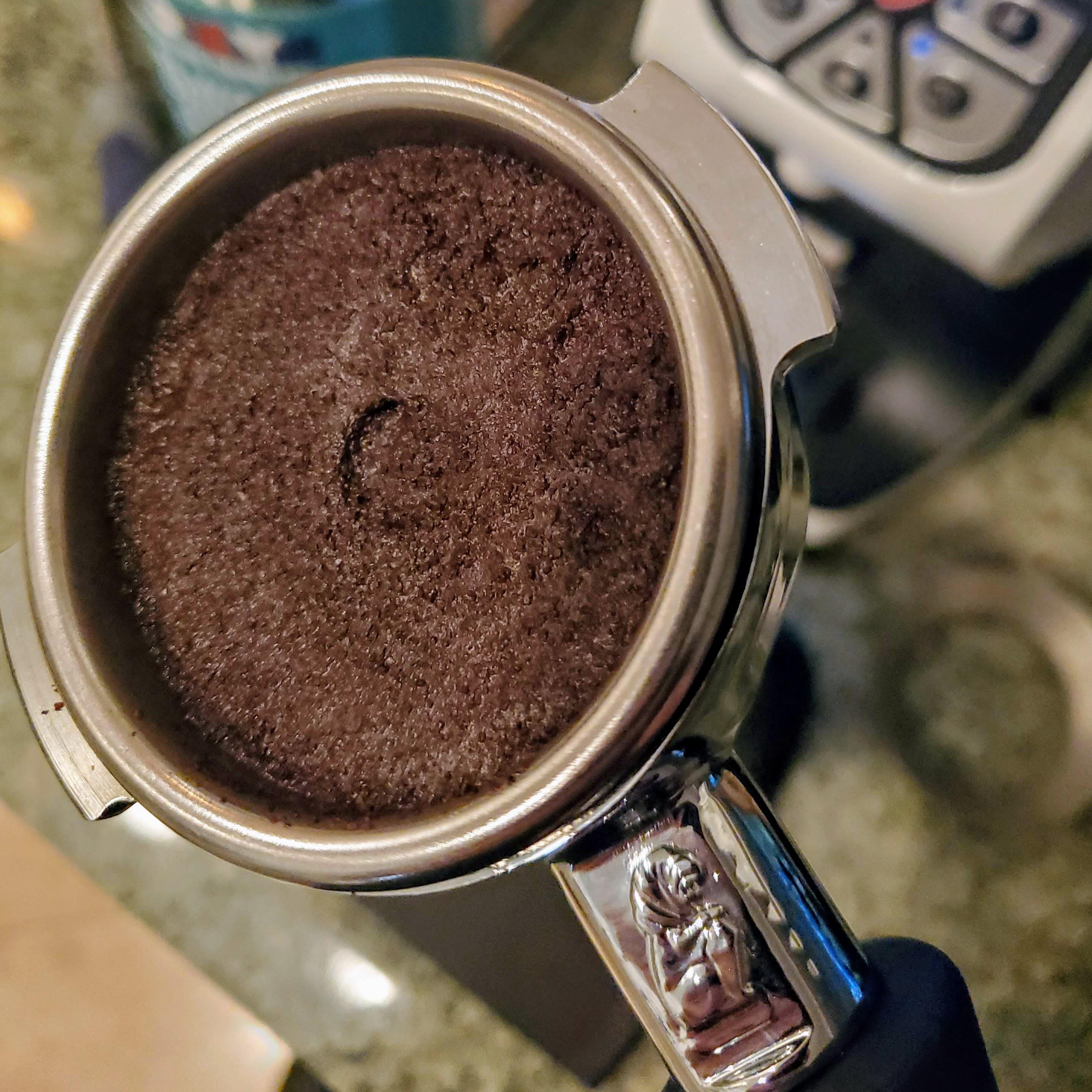 Puck touching shower screen screw. Is this OK? r/espresso