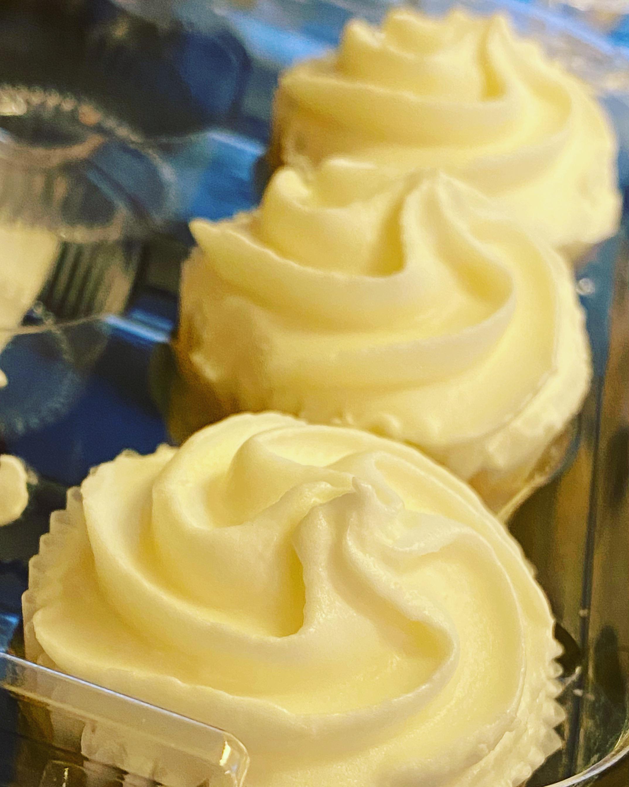 [I ATE] Vanilla Cupcakes r/food