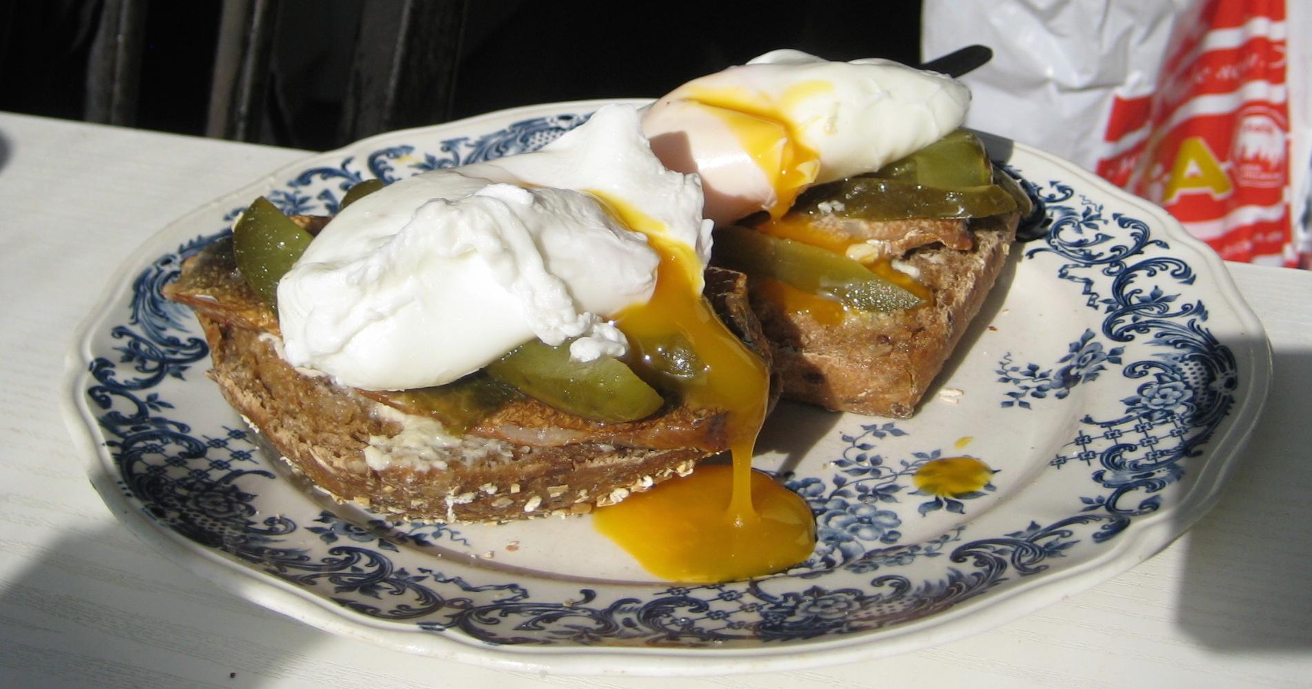 German brown bread, horseradish joghurt butter, buckling filets, sour