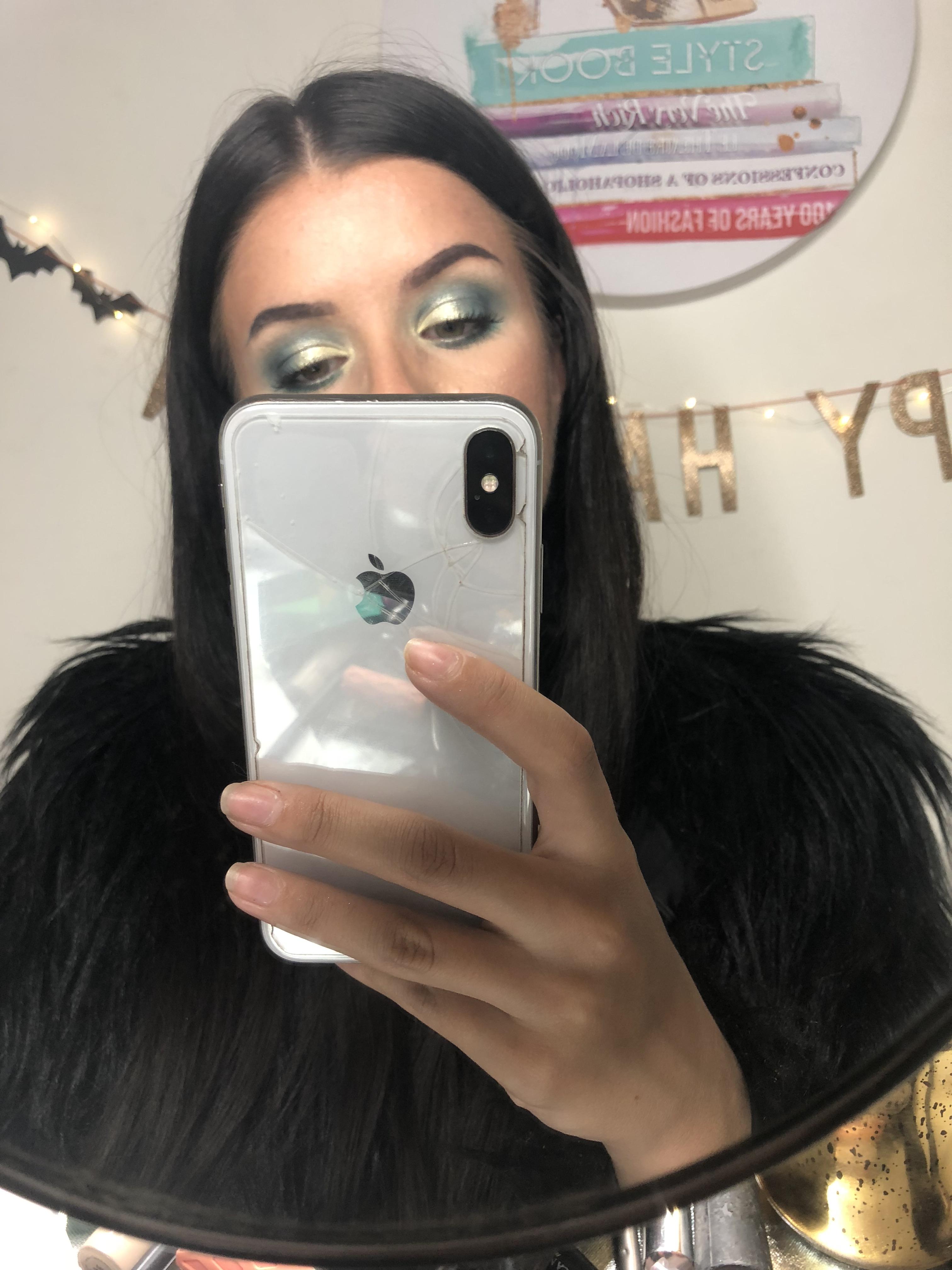 First time trying Huda beauty eyeshadows and oh I’m impressed 💚 Emerald