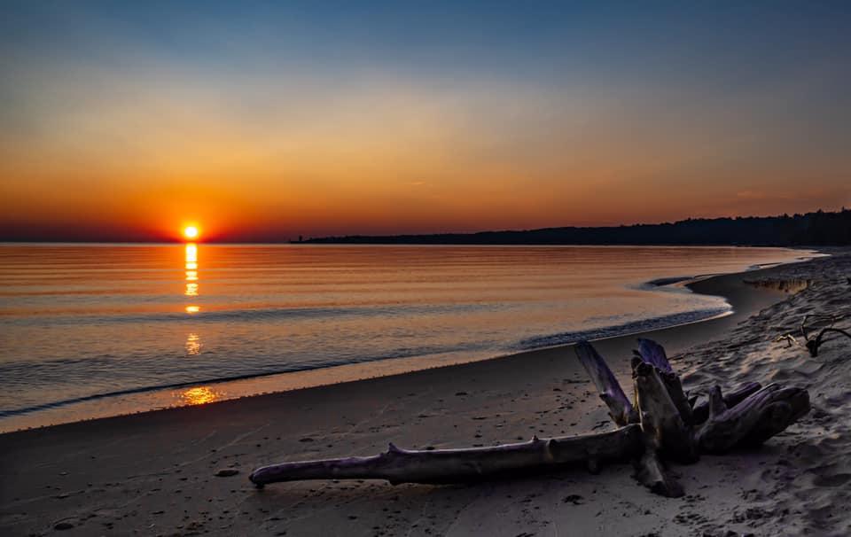 Sunrise on Hammond Bay, Lake Huron r/Michigan