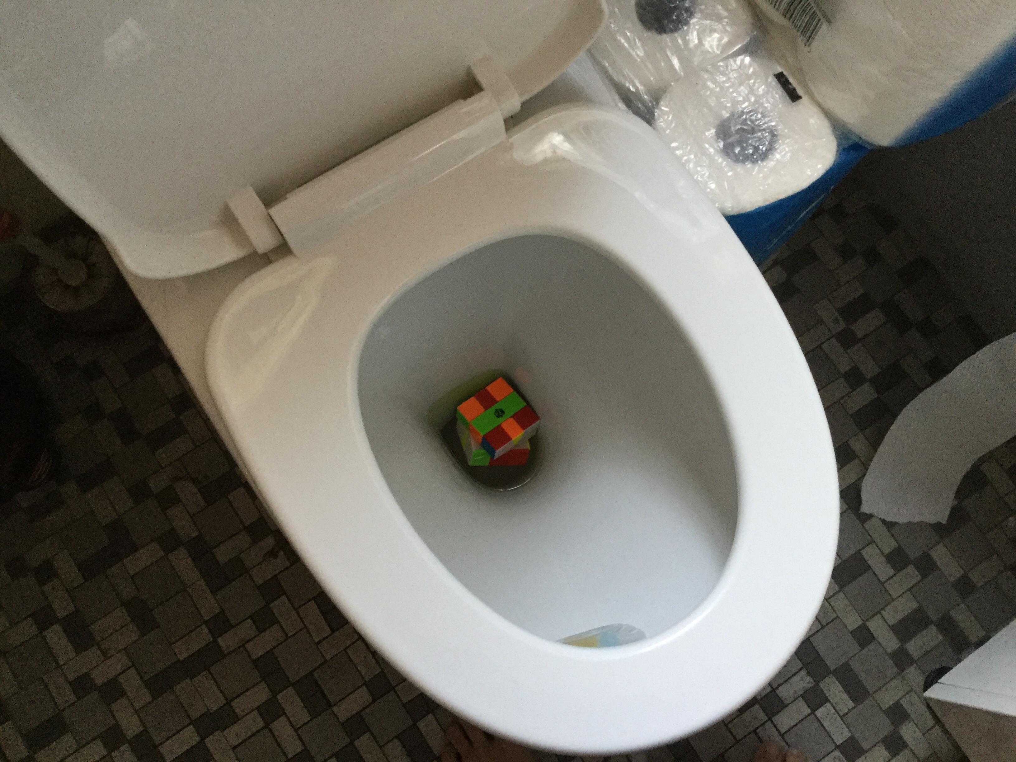 One of my cubes fell in the toilet again.... r/Cubers