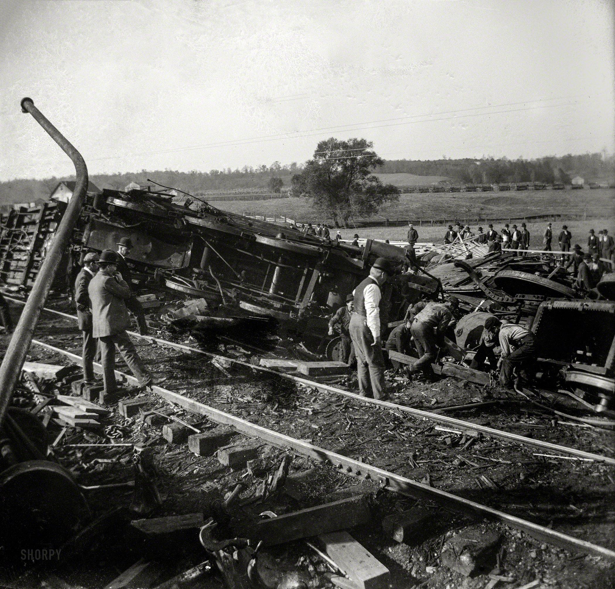 18971901. "Cincinnati, Hamilton & Dayton R.R. train wreck below Dayton