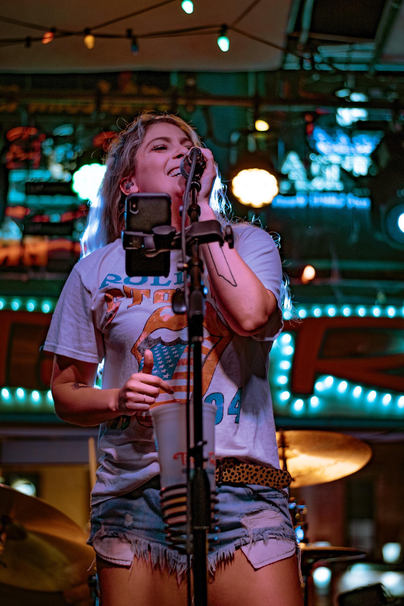 Nashville Singer! r/photocritique