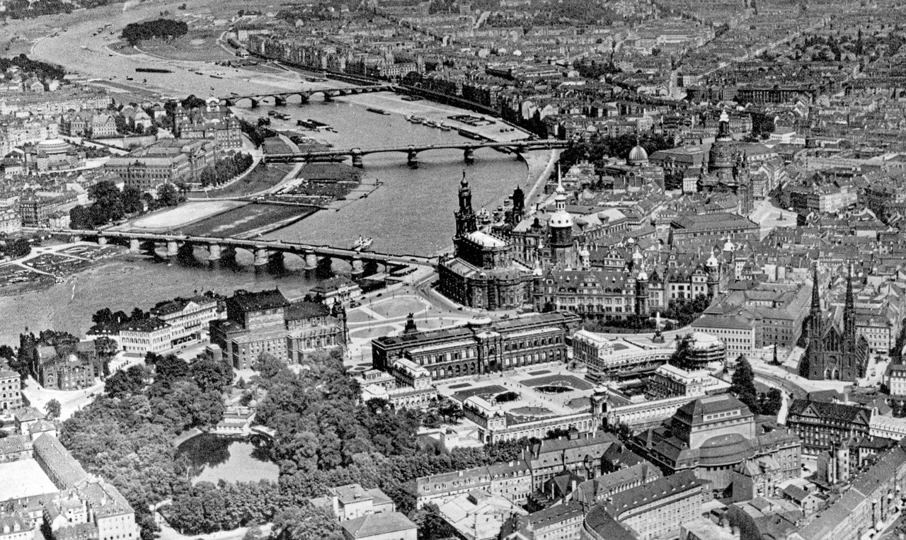 A panoramic image of Dresden, Germany from the 1930s. r/CityPorn