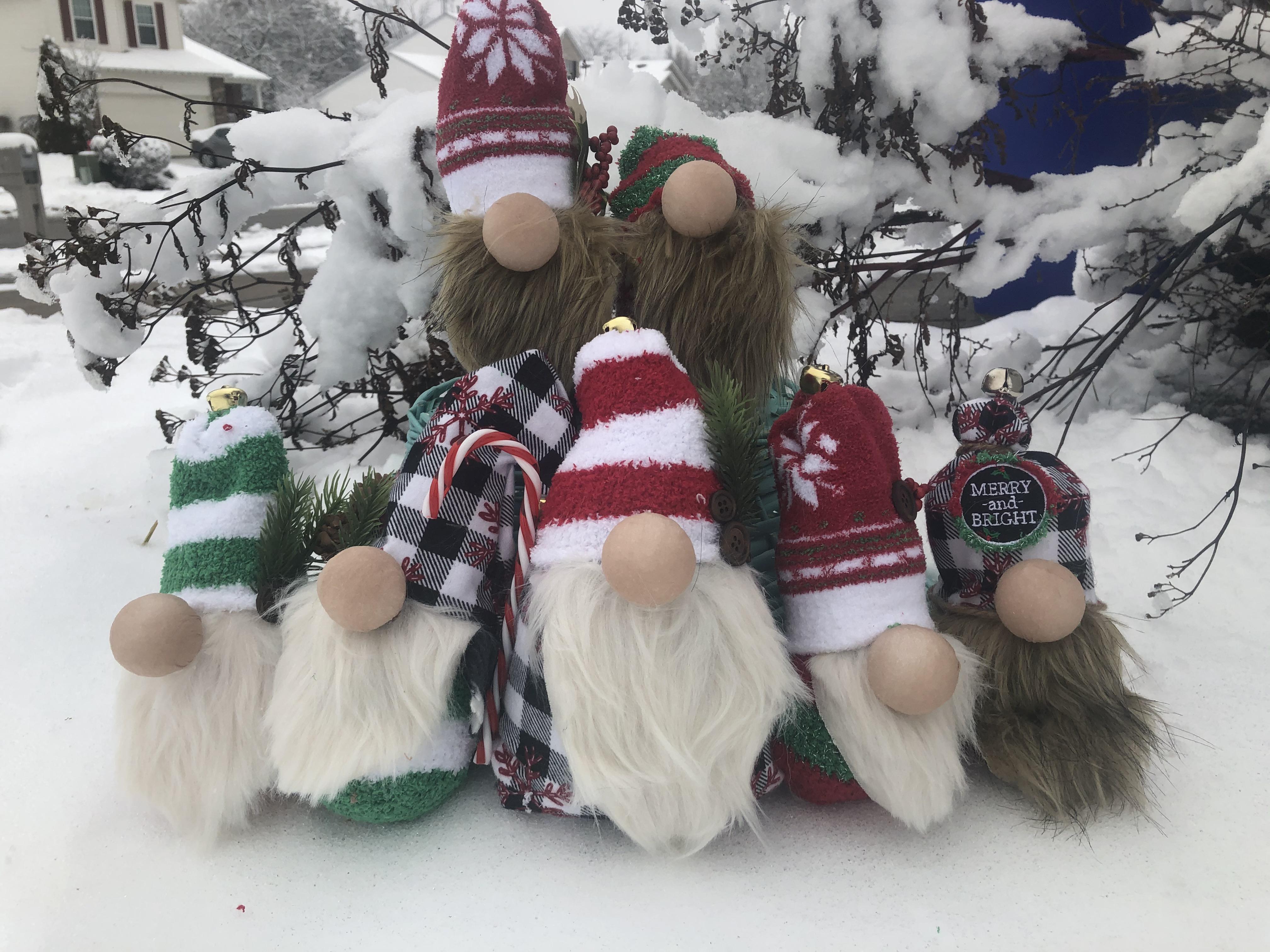 I’m obsessed with making these gnomes. r/crafts