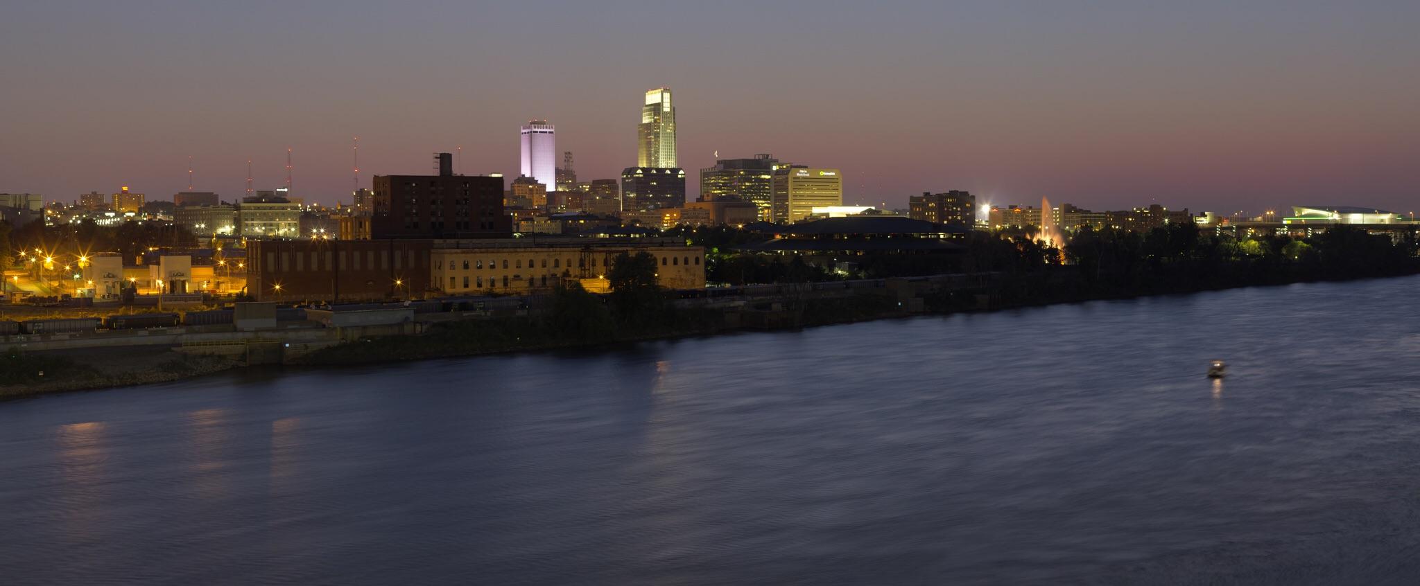Omaha, Nebraska on the Missouri River r/CityPorn