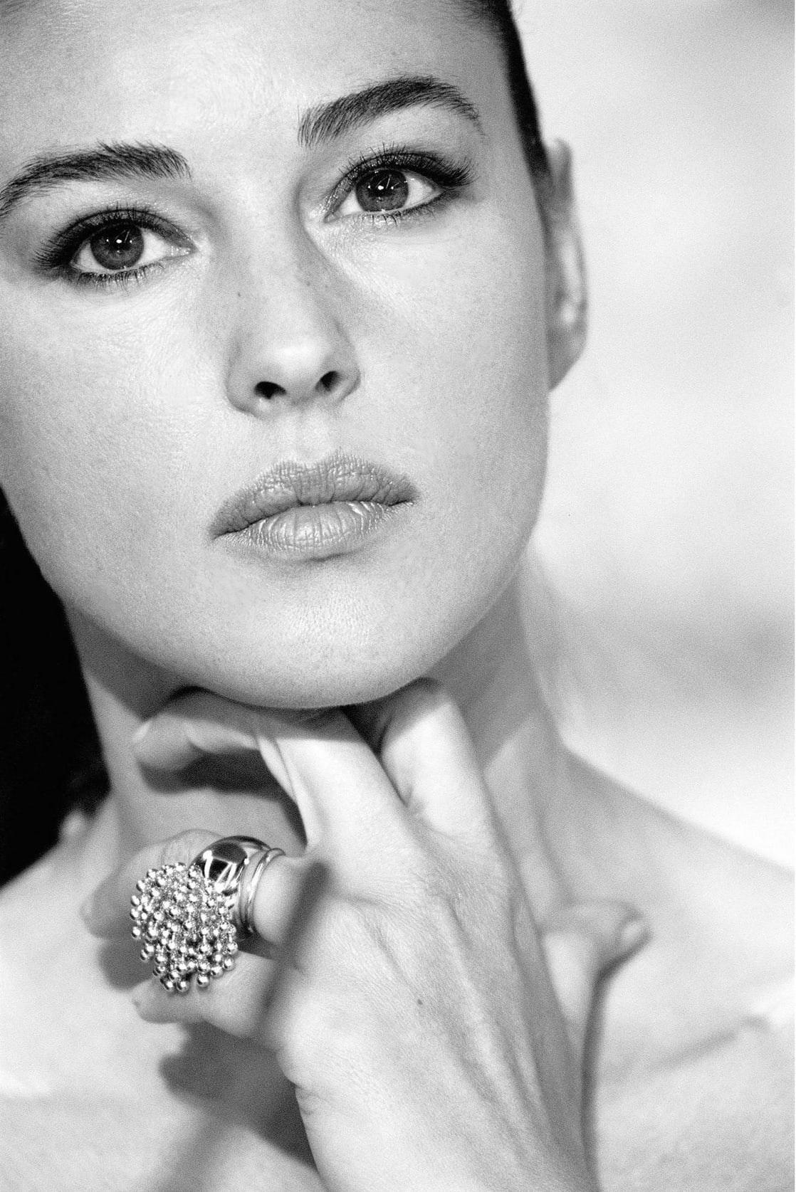 🔞Closeup in black and white of Monica Bellucci NUDE | | CelebrityNakeds.com