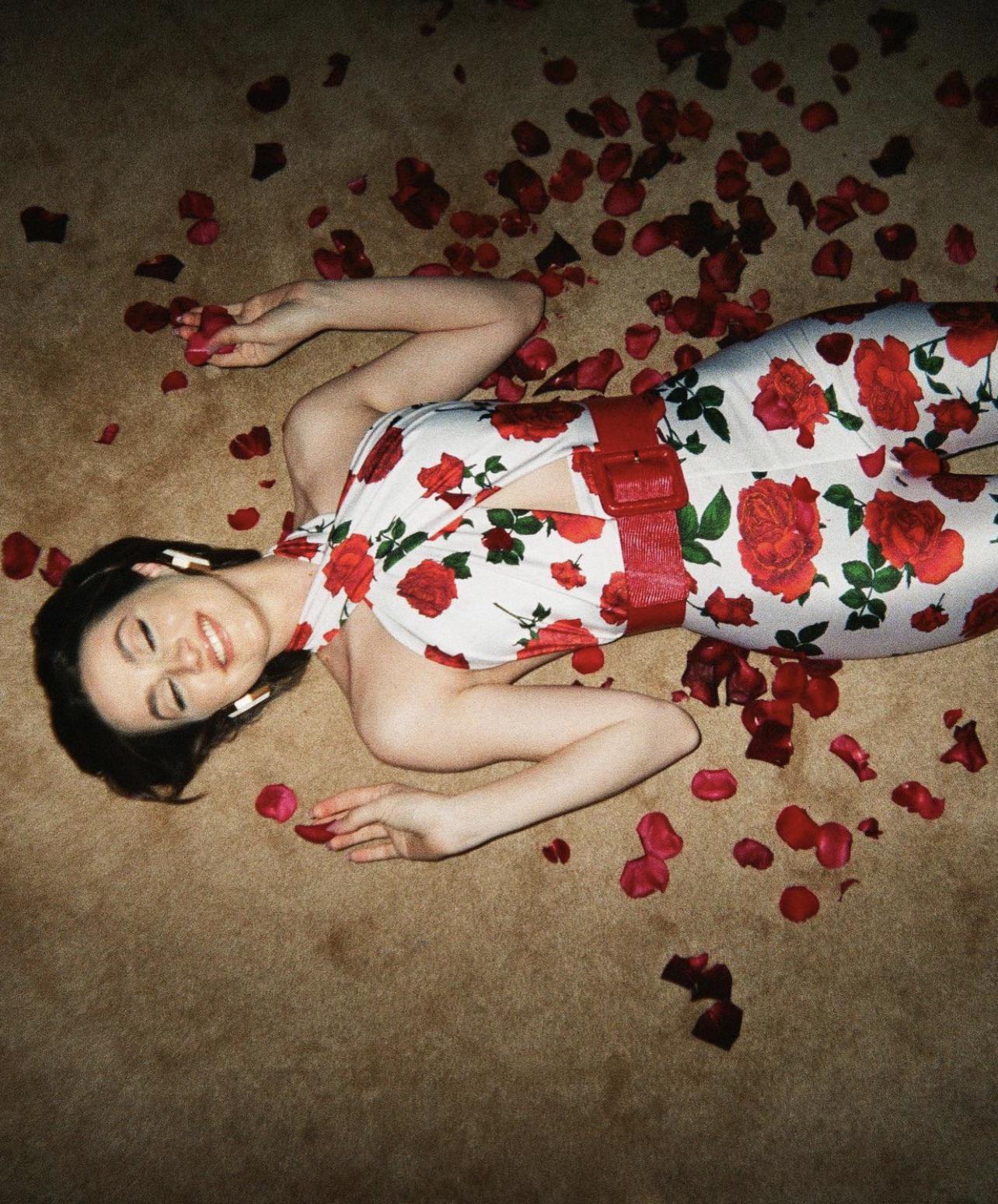 Lexi finally got the flowers ️🌹 r/euphoria