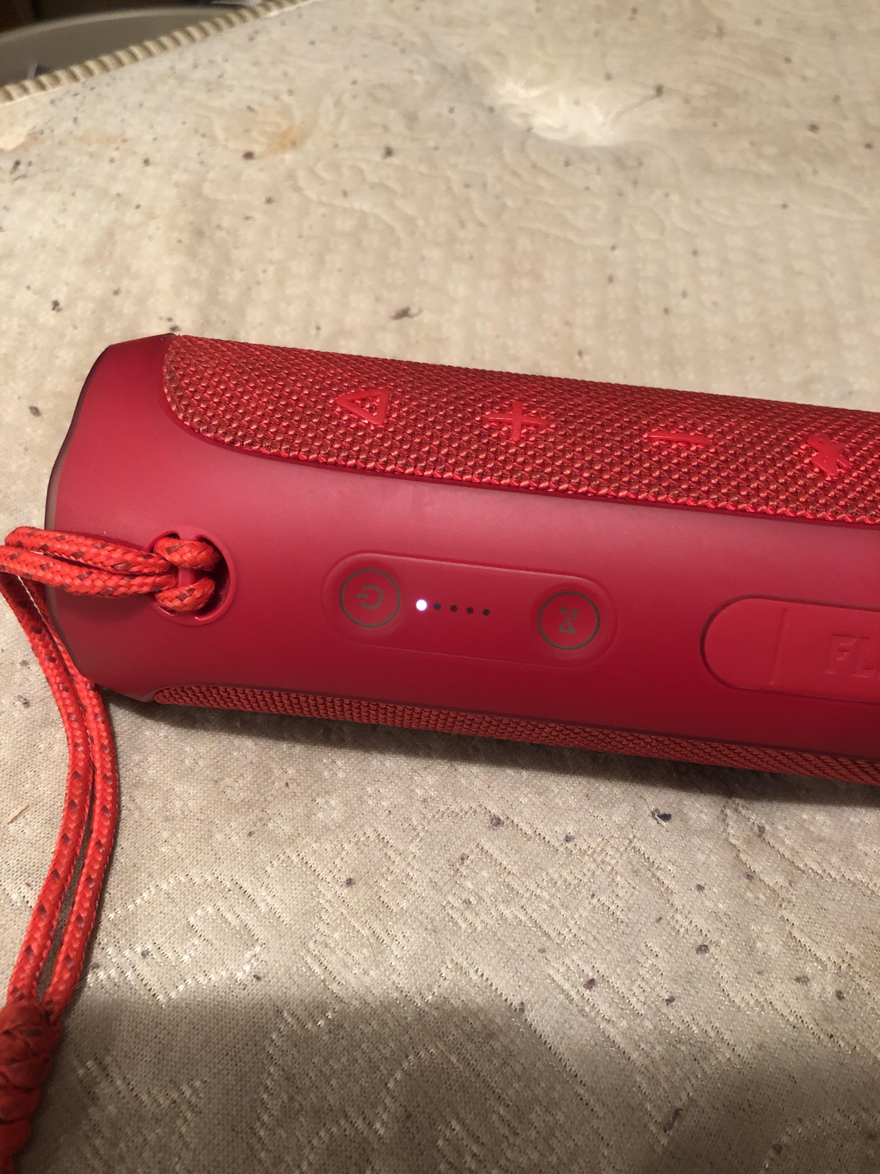 Flip 4 wont charge or turn on and 1 battery light on r/JBL
