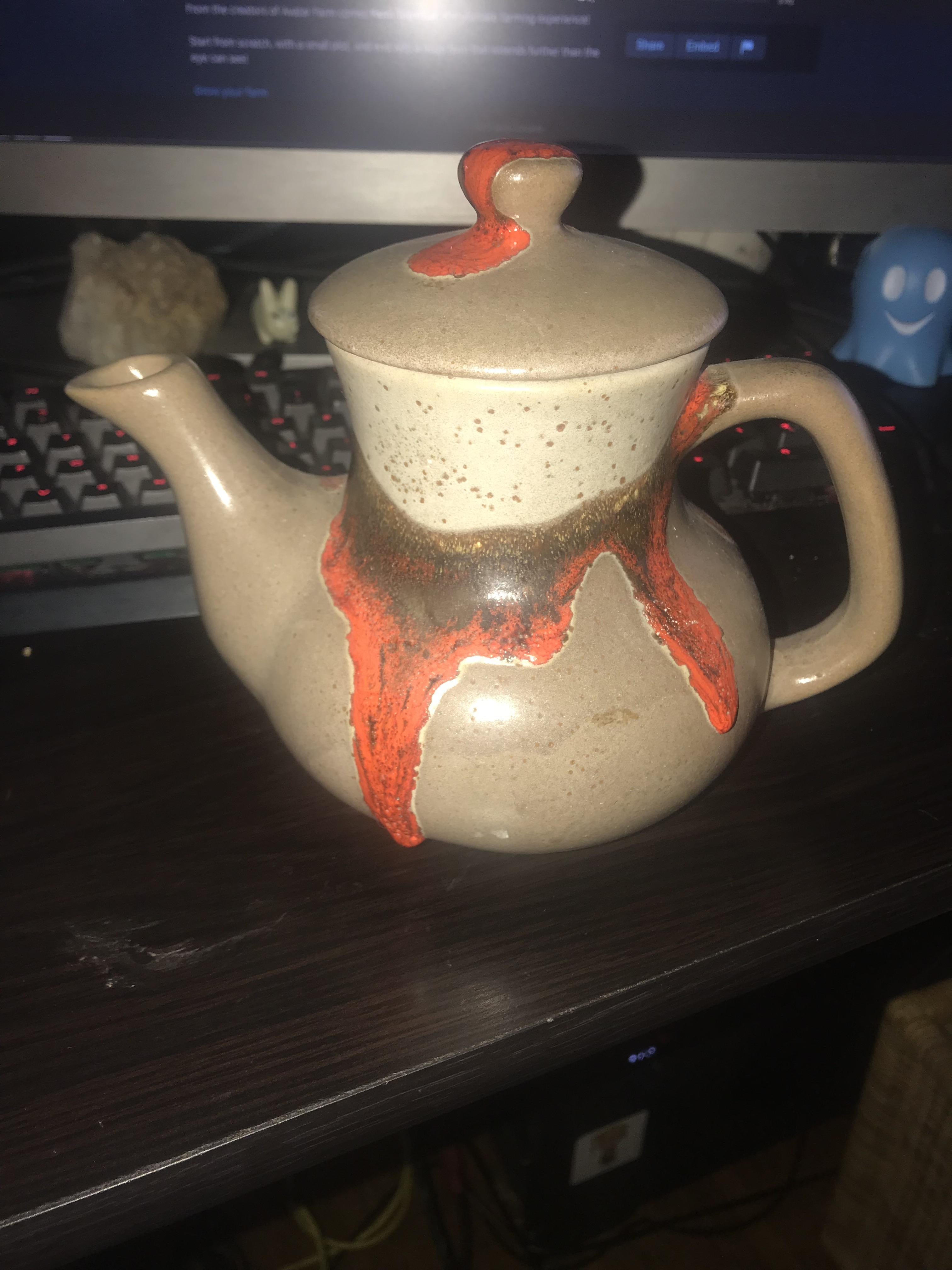Found this fantastic teapot at a thrift store, does anyone have any
