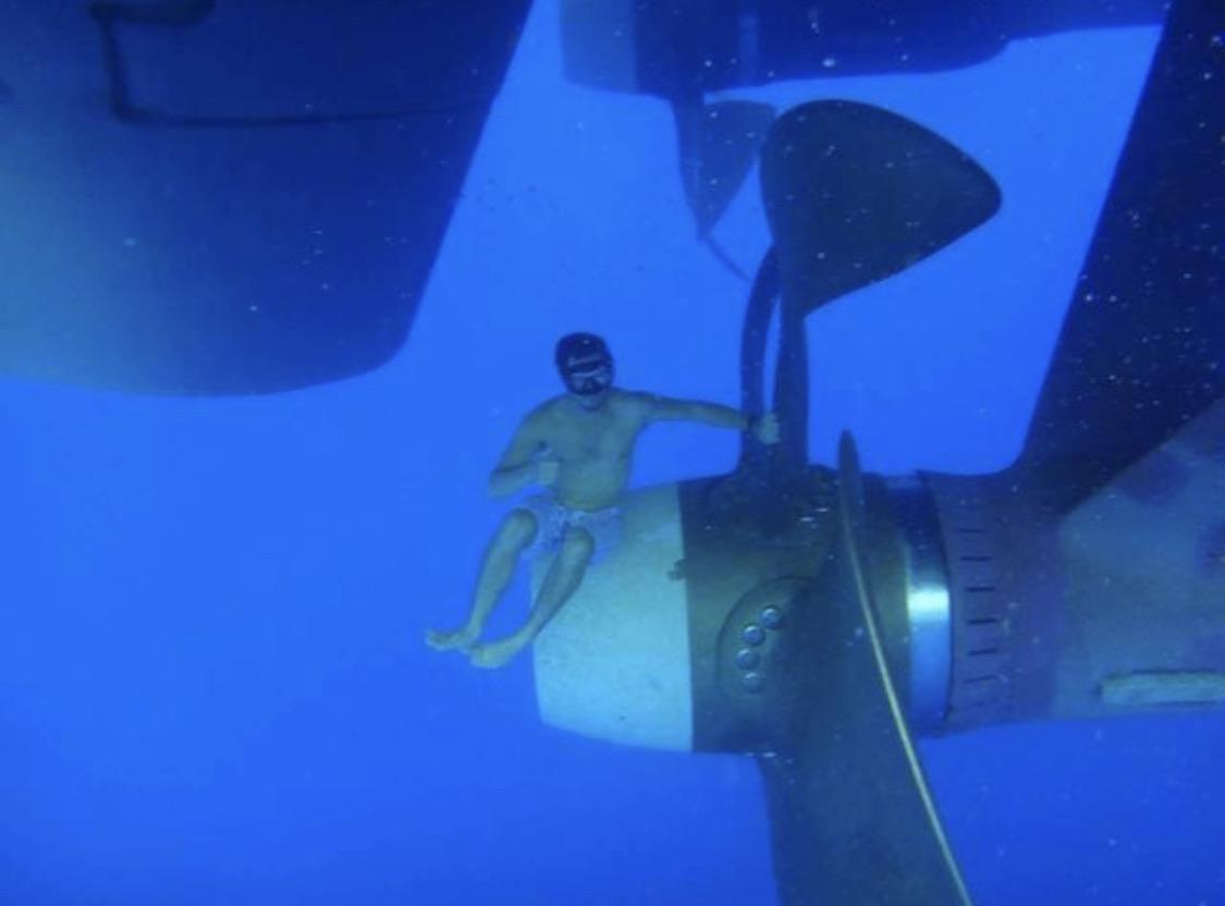 Both the water and the propeller freak me out r/megalophobia