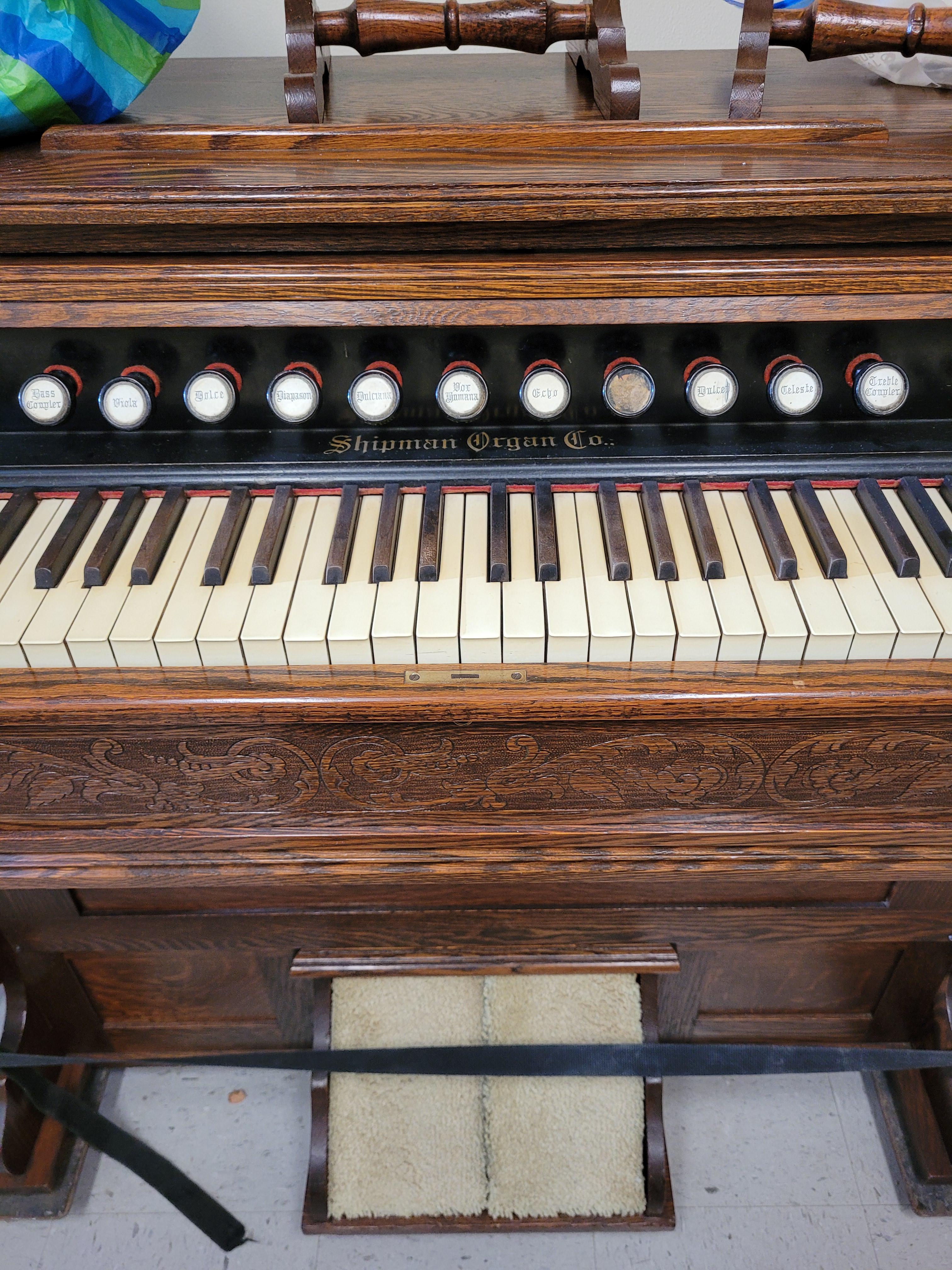 Can anyone tell me what the missing stop is on this Shipman organ