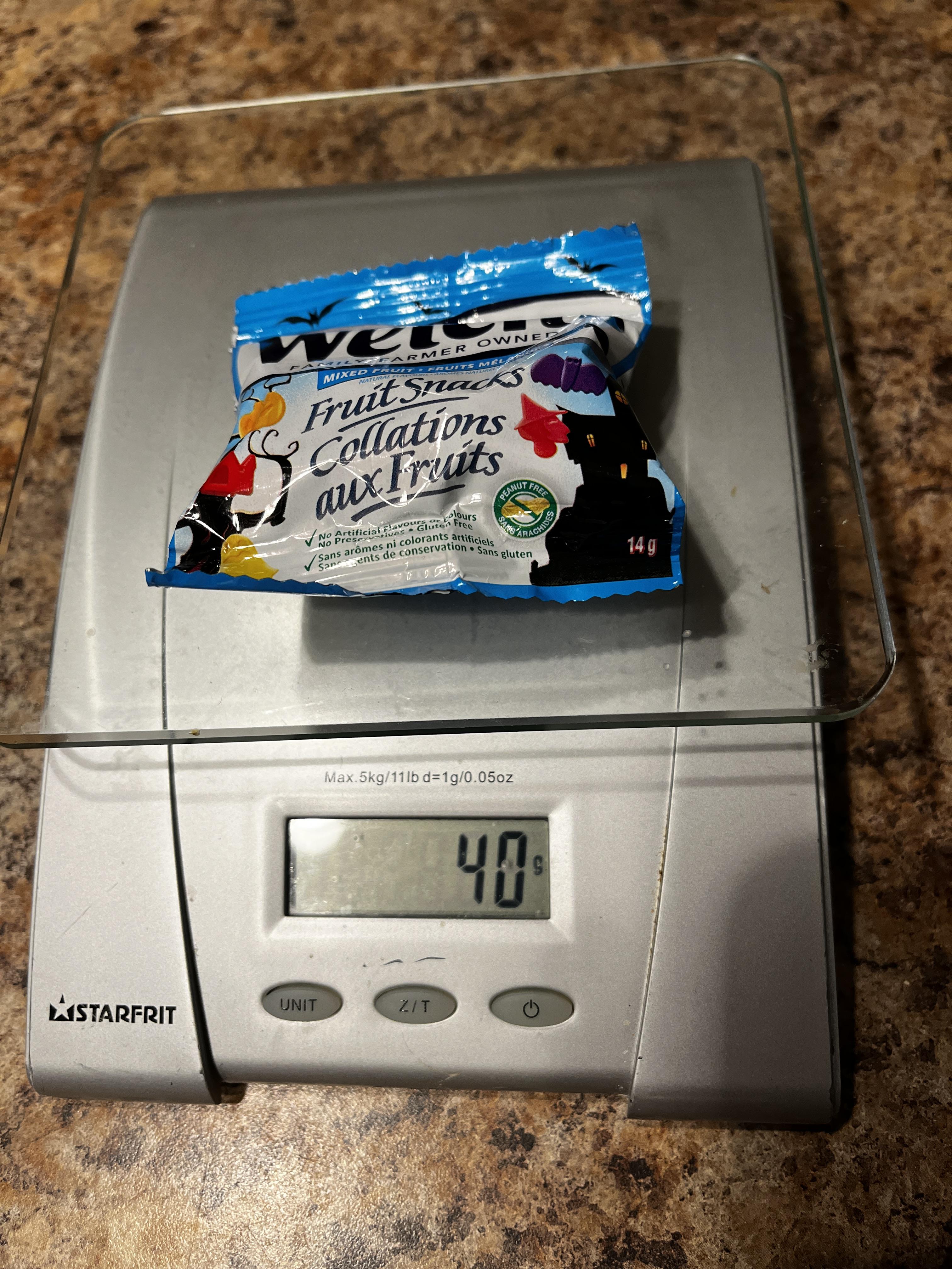 This (unopened) 14g bag of Welch's fruit snacks weighs 40g. r