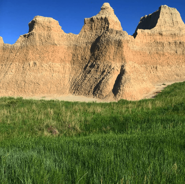 Badlands (South Dakota) [OC] [720x716] r/EarthPorn