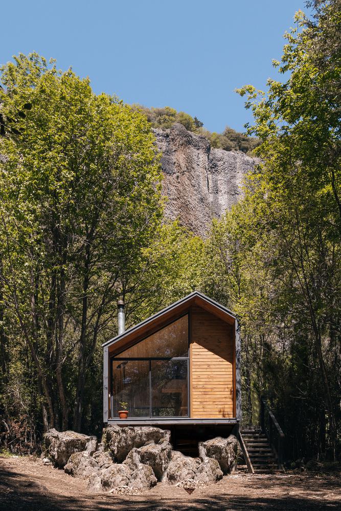 Minimalist cabin in the Chilean mountains architect Lorena Troncoso