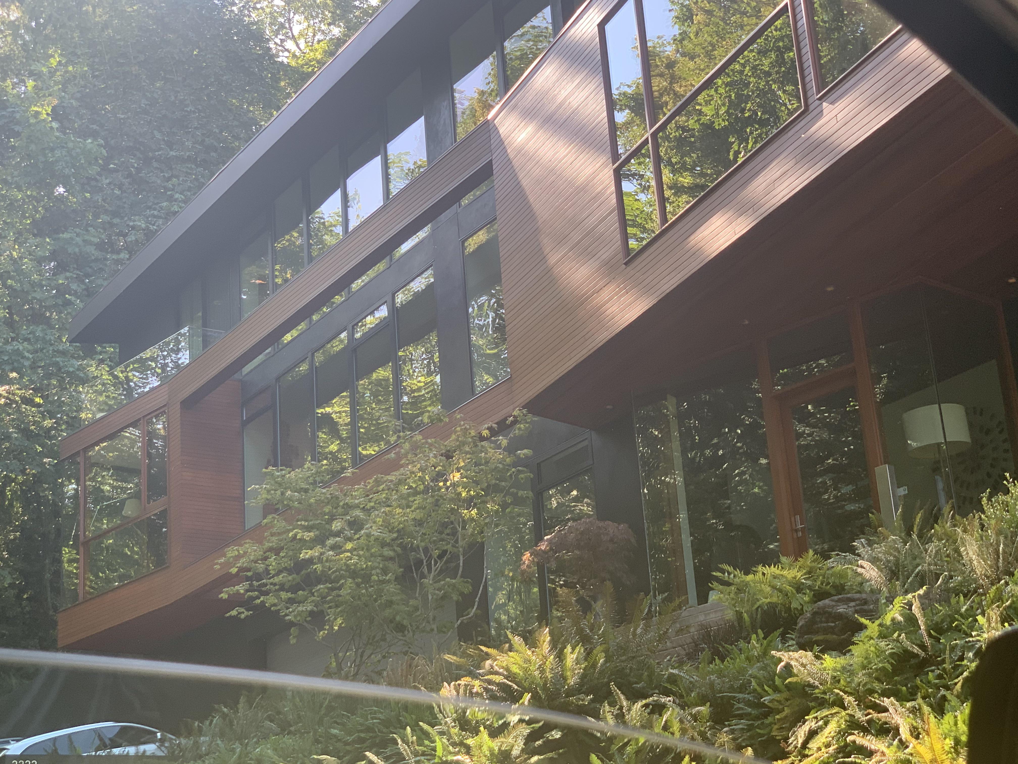 Went on a roadtrip and FINALLY got to see the Cullen house😭🌹 r/twilight