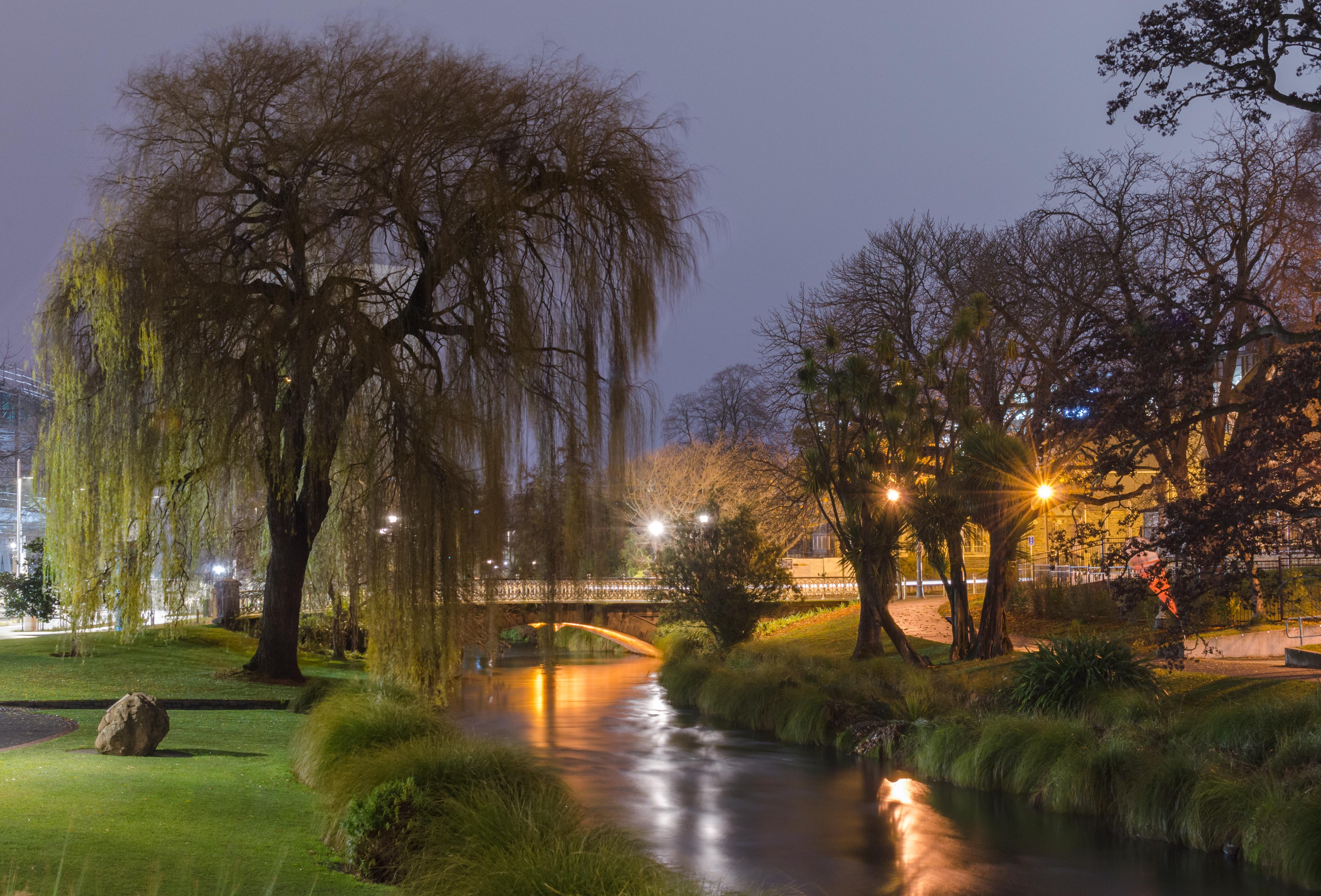 Avon River, Christchurch on a bitterly cold night r/newzealand