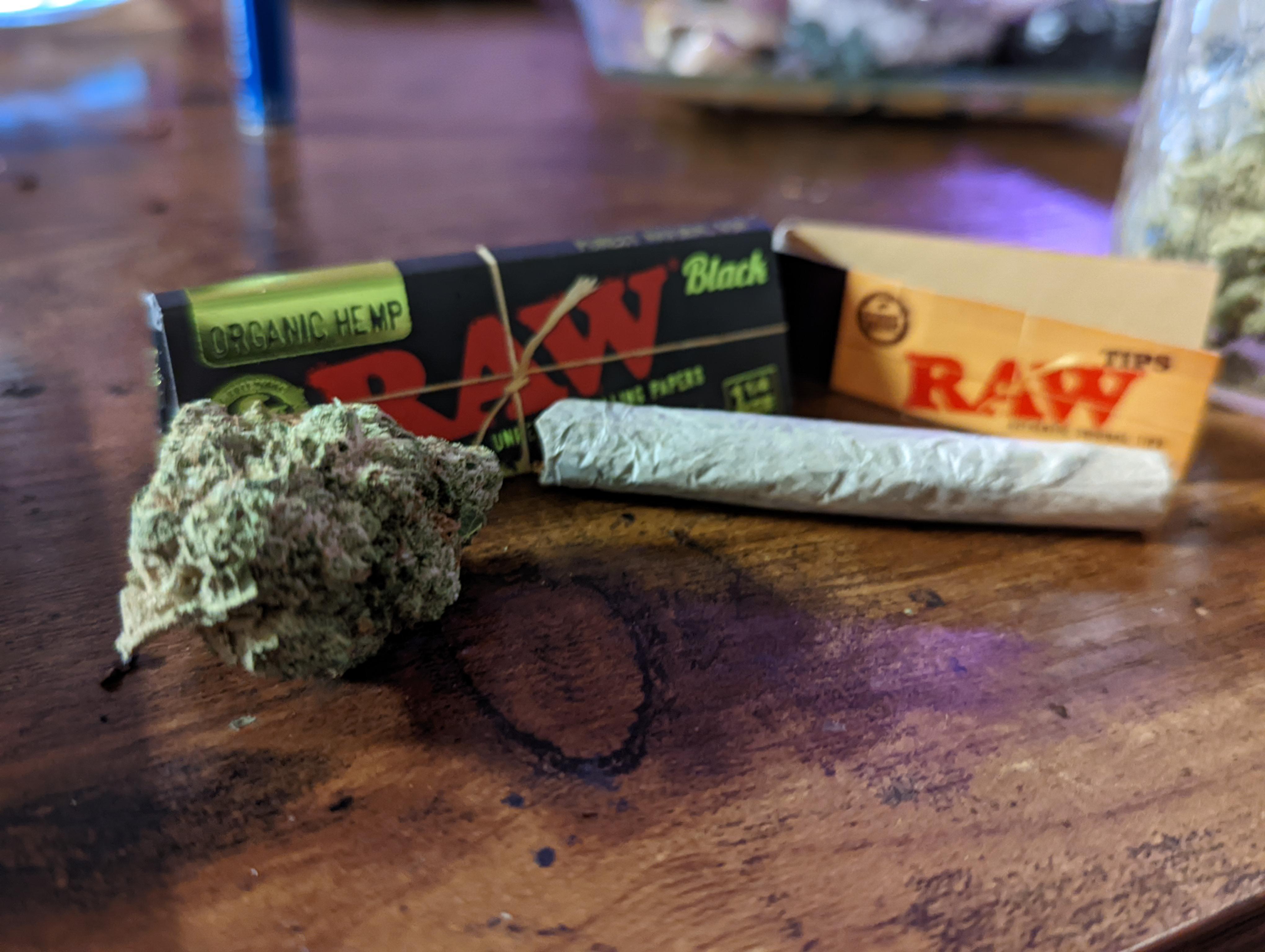 Triangle Kush and Sutliff Burley Tobacco. A fine spliff indeed. r