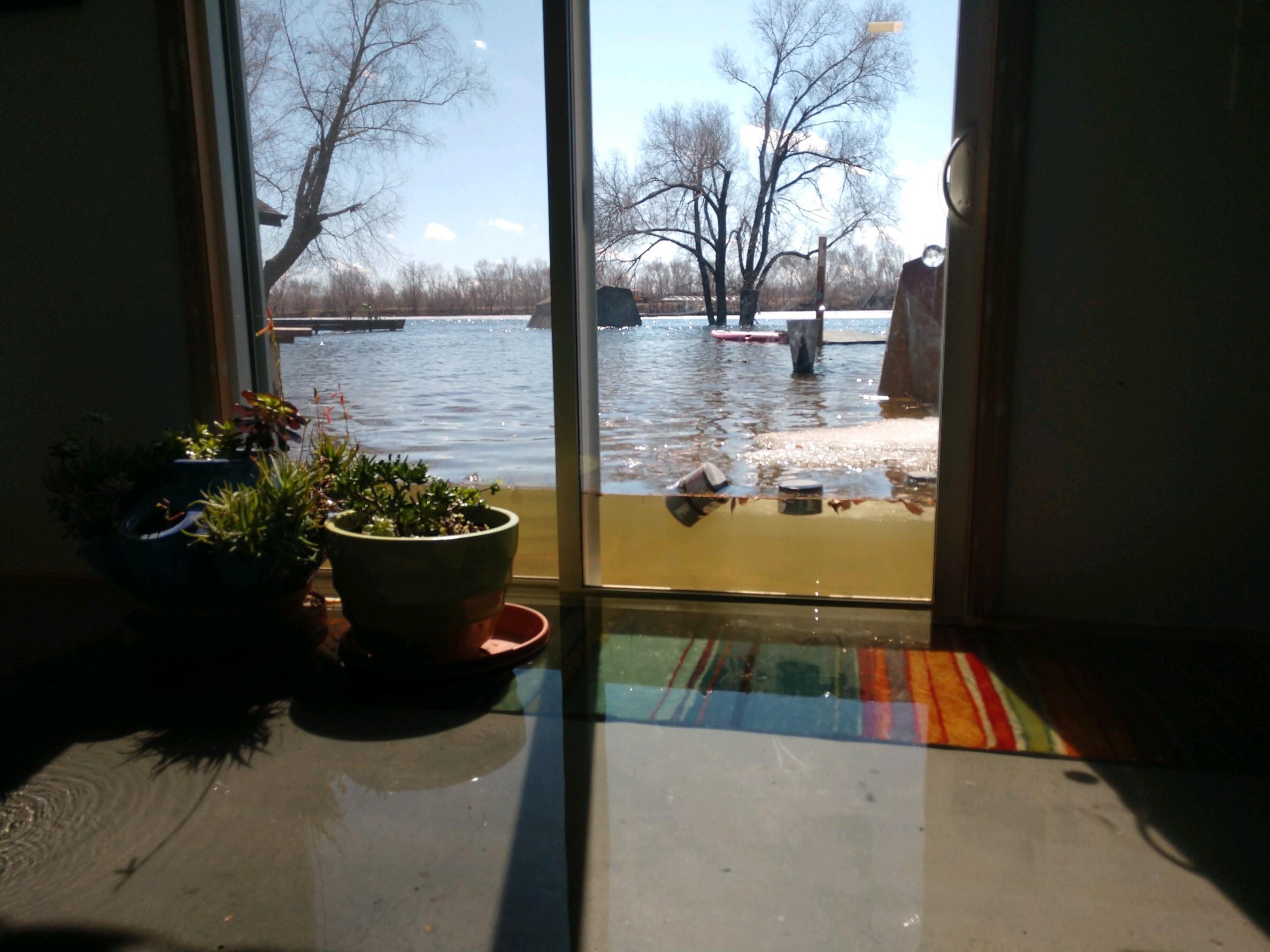 Friends cabin on Annabelle Dr near Chris Lake. (South Bellevue) r/Omaha